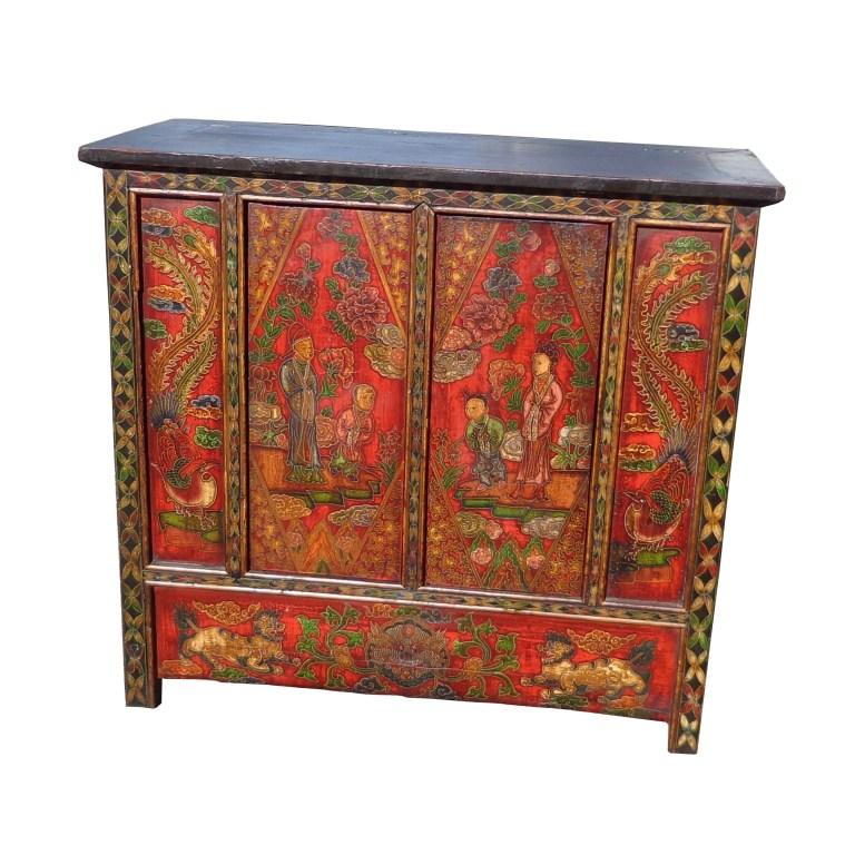 40? Antique Gansu Chinese Cabinet from the Qing Dynasty

 Gansu cabinet from the 19th century, beautifully detailed, hand-painted panels dipicting figures, floral and fauna. Rich, red background and ebonized case with red undertones. Cabinet
