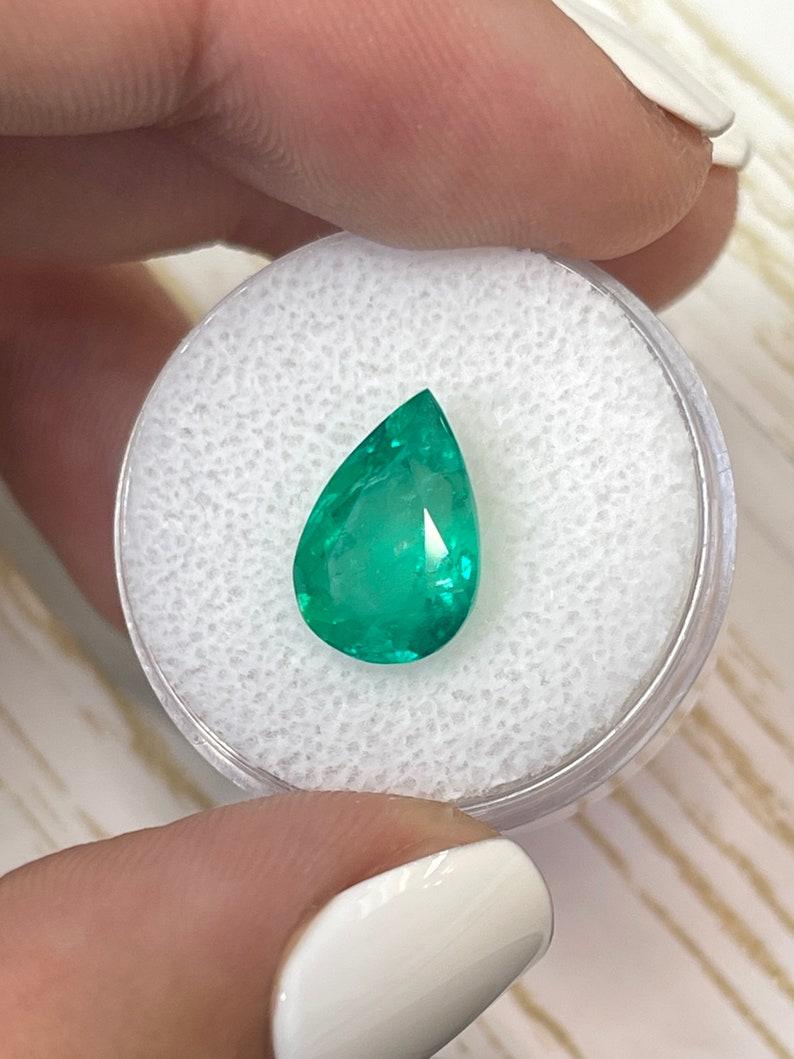 Taglio a goccia 4,0 Carati 13x9 Smeraldo colombiano verde giallastro - Gemma di maggio con taglio a pera in vendita