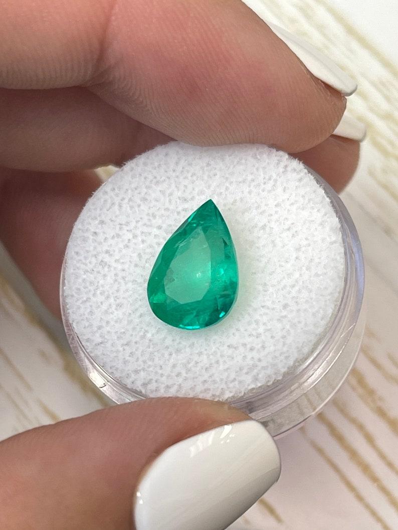 4,0 Carati 13x9 Smeraldo colombiano verde giallastro - Gemma di maggio con taglio a pera In condizioni Nuovo in vendita a Jupiter, FL