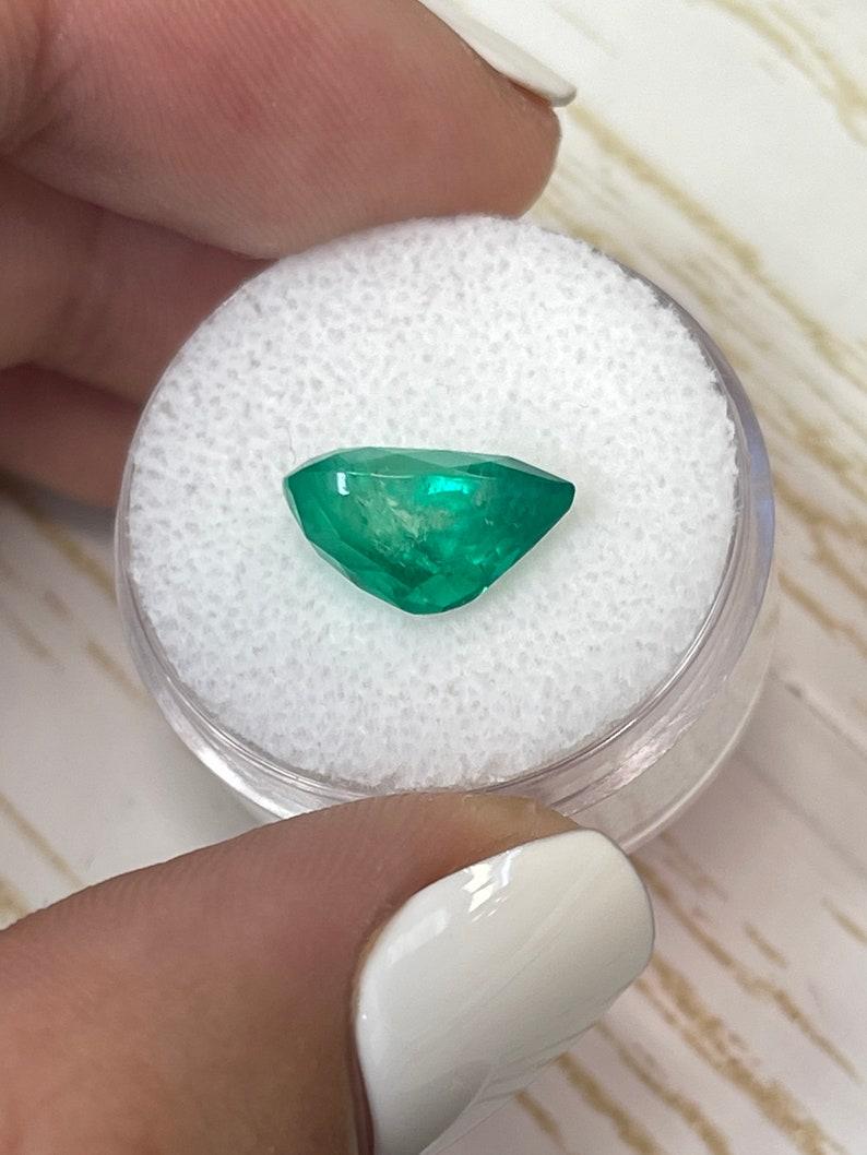 4,0 Carati 13x9 Smeraldo colombiano verde giallastro - Gemma di maggio con taglio a pera in vendita 1