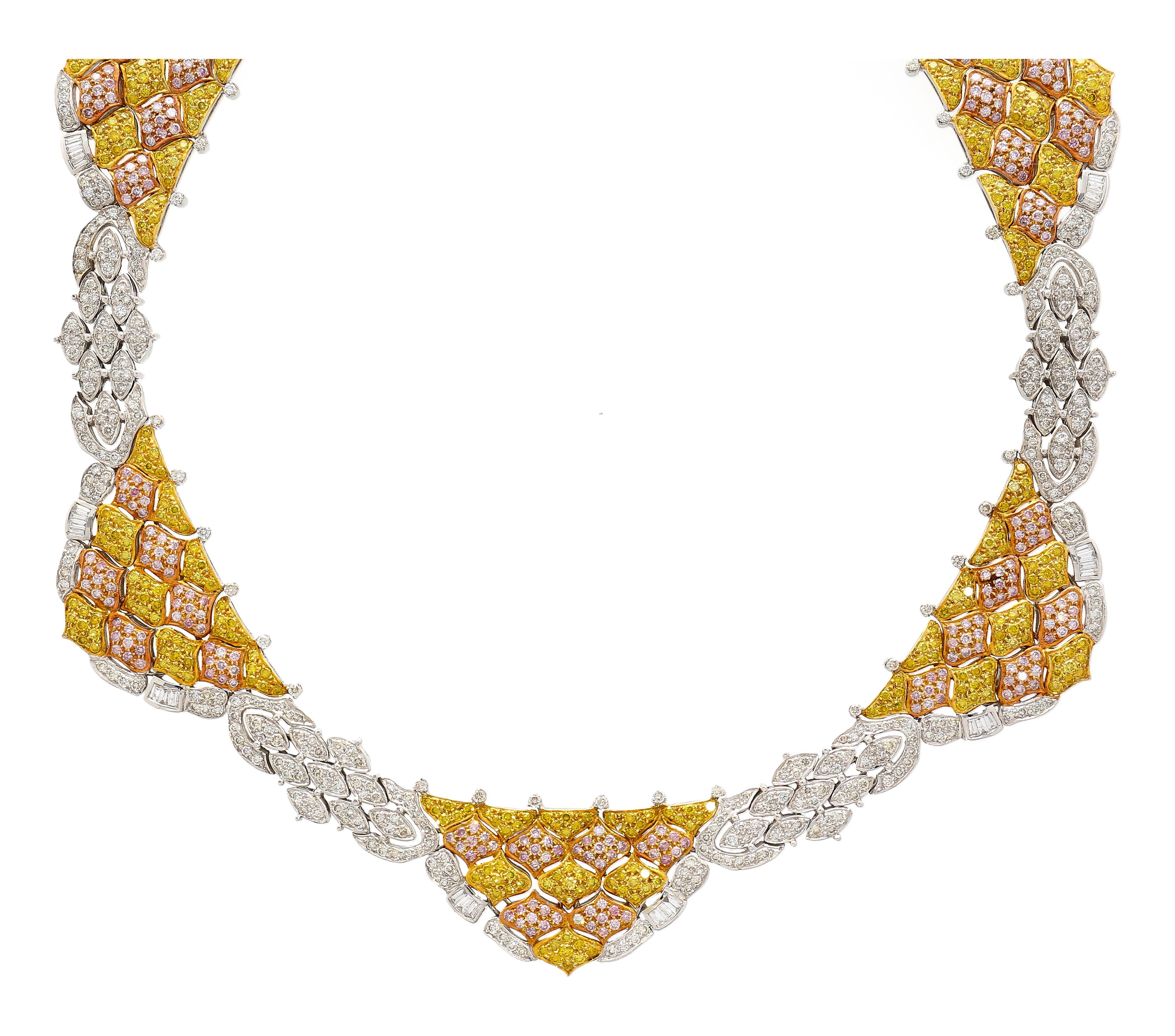 Donna Set di collana e orecchini con pavé di diamanti e oro a 3 toni da 40 carati in vendita