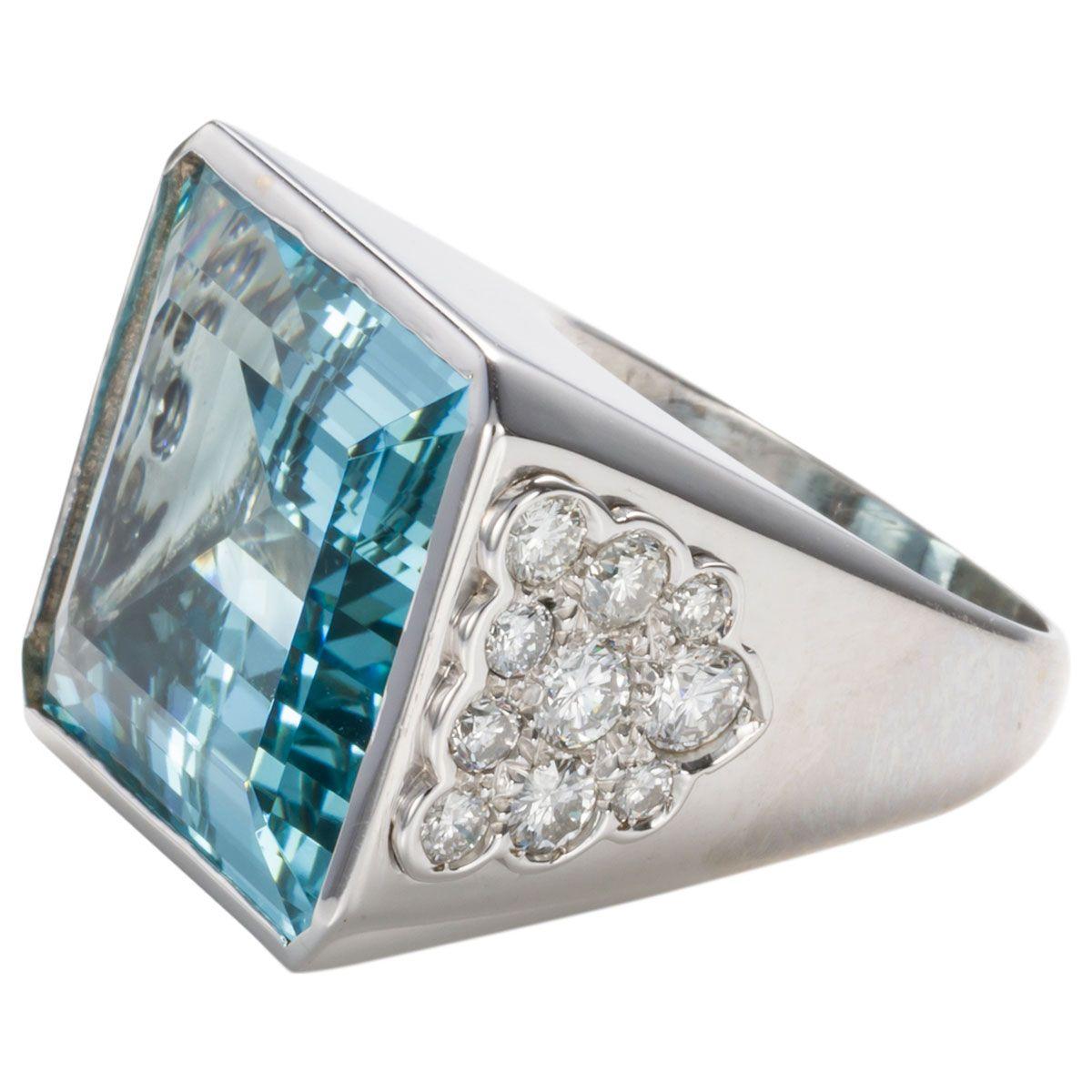 40 Carat Aquamarine and Diamond Cocktail Ring In Good Condition For Sale In QLD , AU