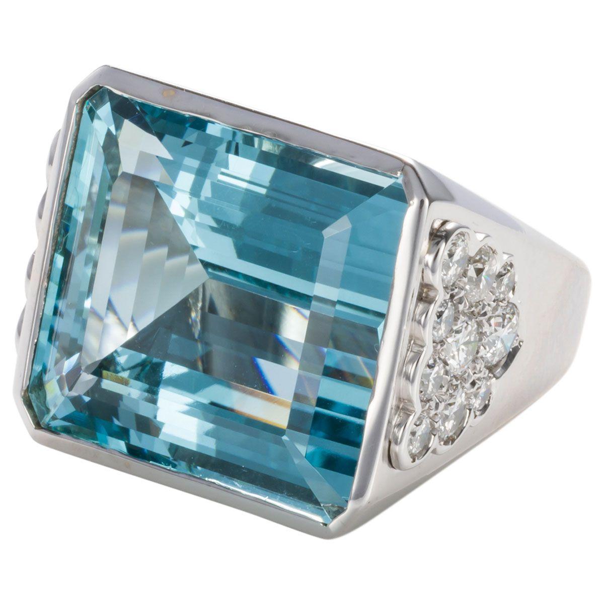Women's or Men's 40 Carat Aquamarine and Diamond Cocktail Ring For Sale