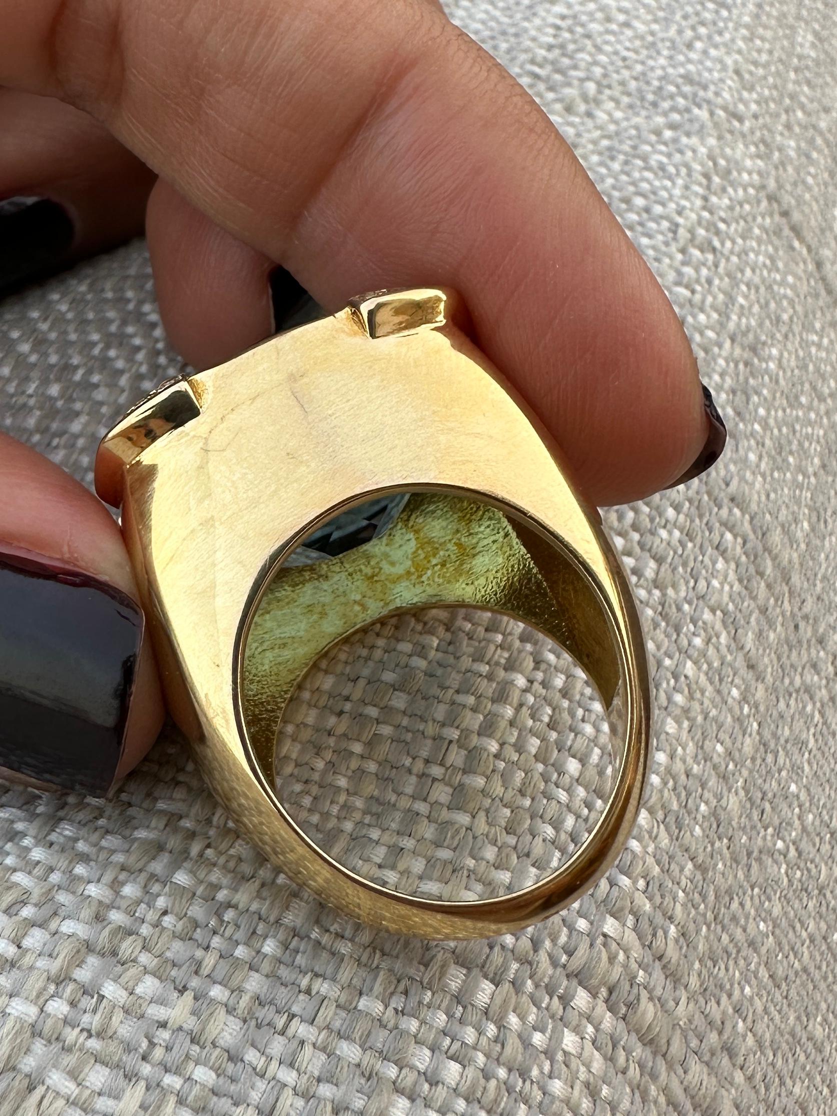 Round Cut  40 Carat Aquamarine Diamond Gold Ring For Sale
