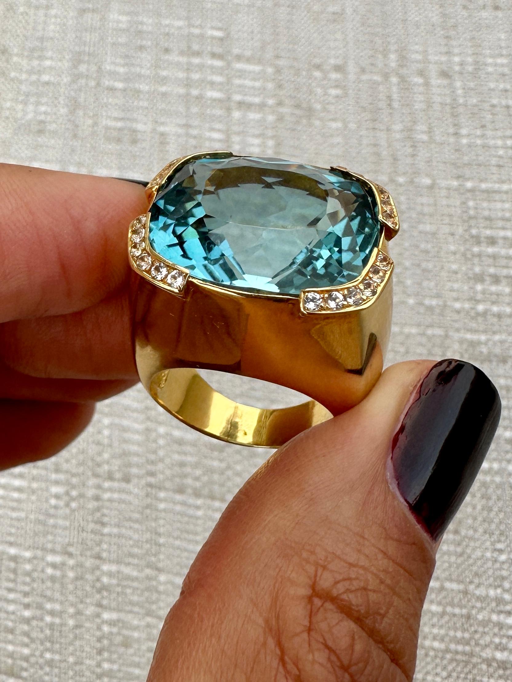  40 Carat Aquamarine Diamond Gold Ring In Excellent Condition For Sale In Lisbon, PT