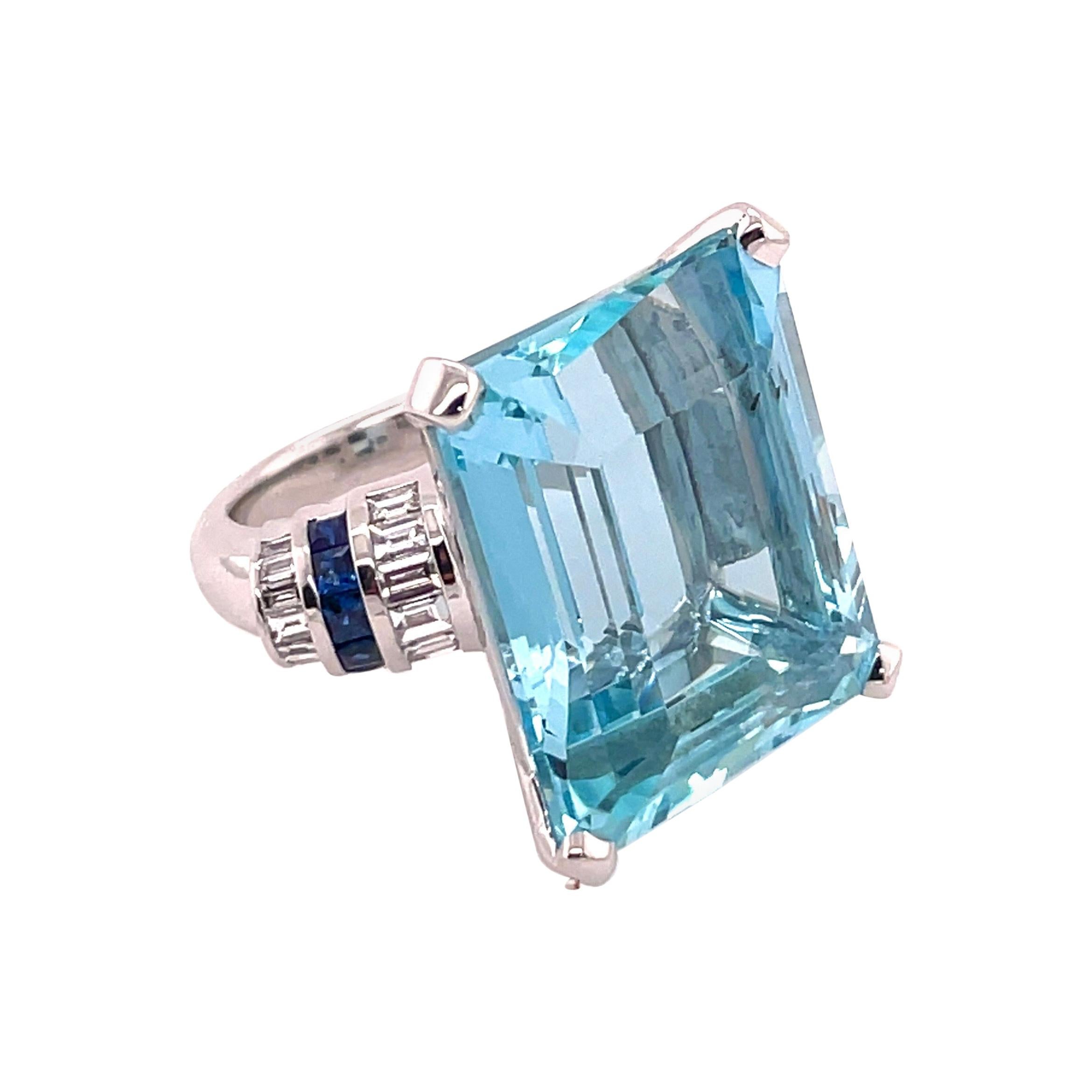 Bague aigue-marine 40+ Carat en vente