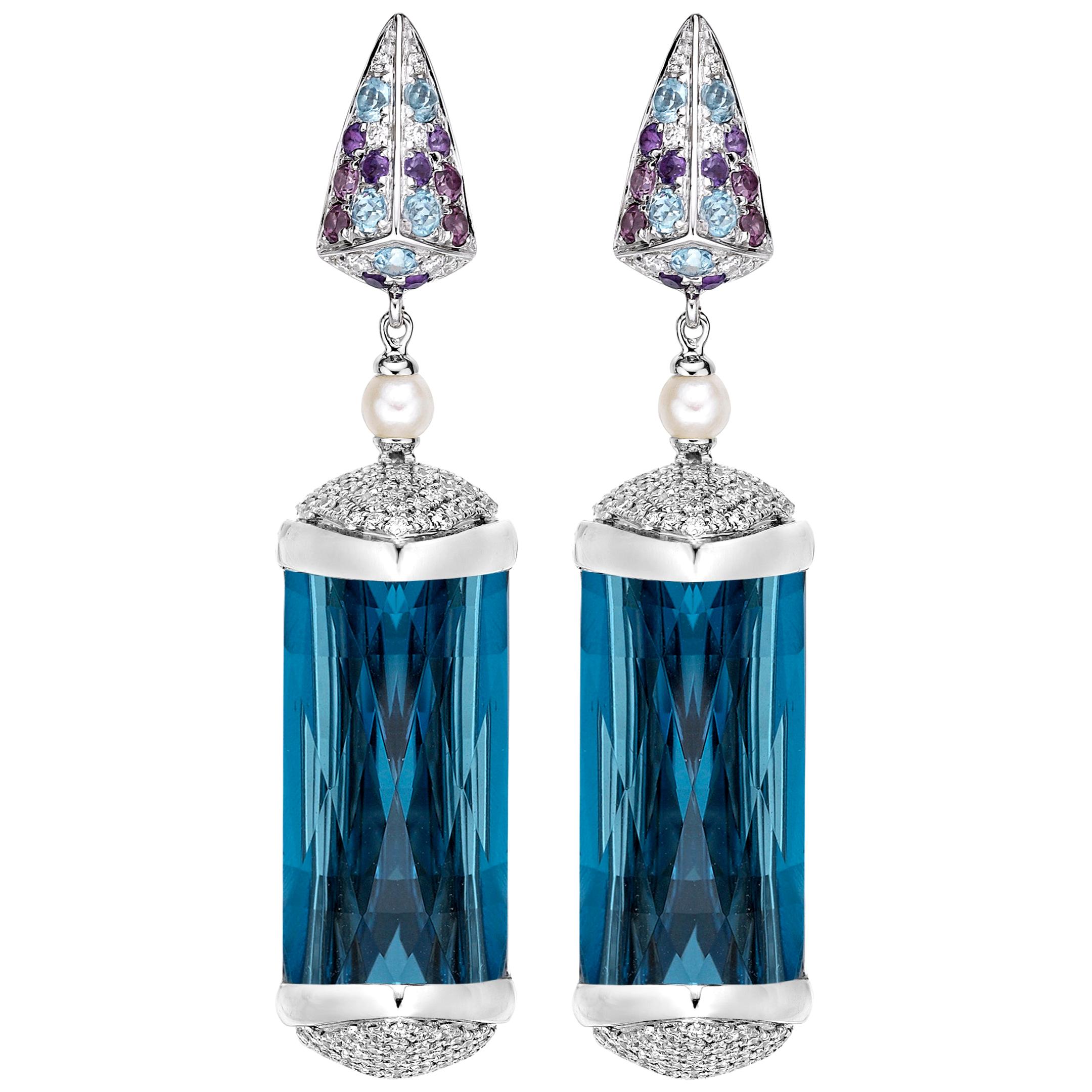 Boucles d'oreilles en or blanc 18 carats avec topaze bleue de 40 carats et diamants en vente