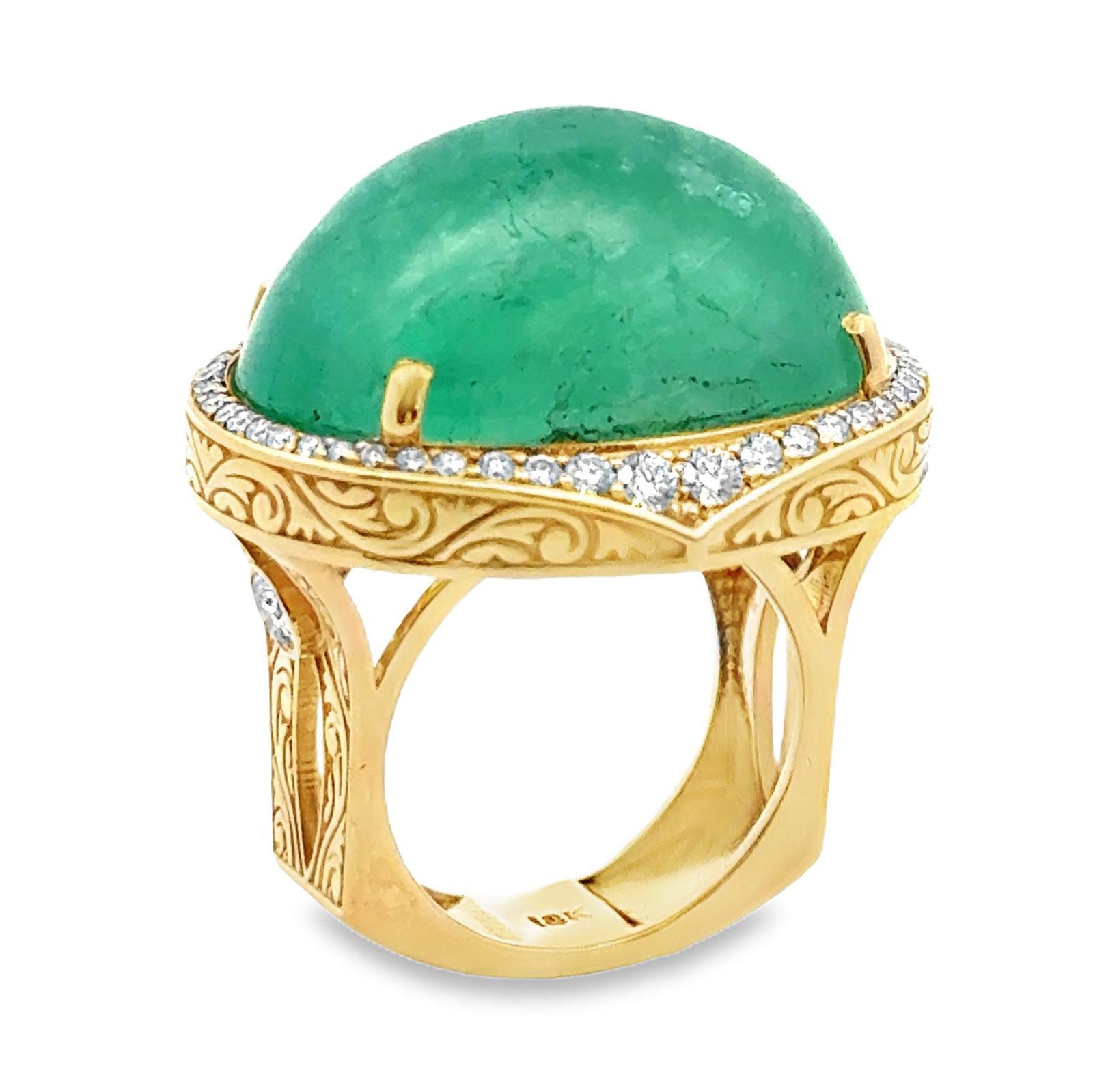 Bague cocktail fantaisie en or jaune 18 carats avec émeraudes cabochons 40 carats et diamants en vente 2