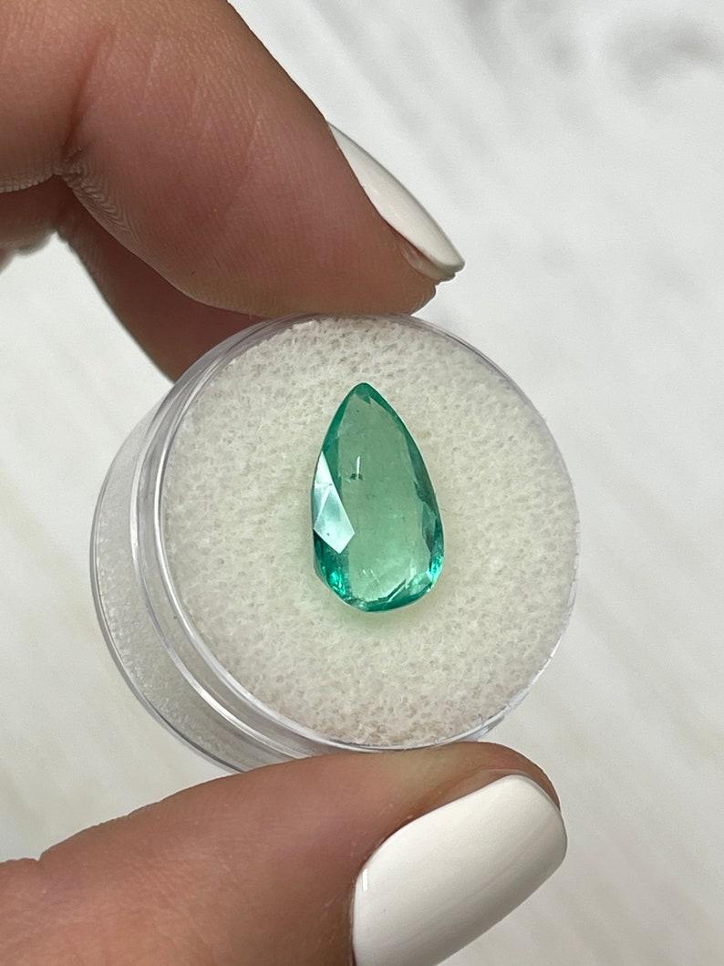 Moderno Smeraldo colombiano verde pulito da 4,0 carati - Taglio a pera Maggio in vendita