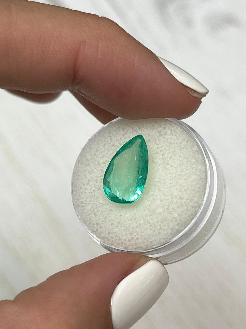 Taglio a goccia Smeraldo colombiano verde pulito da 4,0 carati - Taglio a pera Maggio in vendita