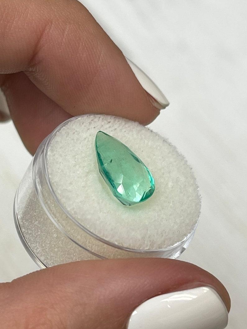 Smeraldo colombiano verde pulito da 4,0 carati - Taglio a pera Maggio in vendita 1