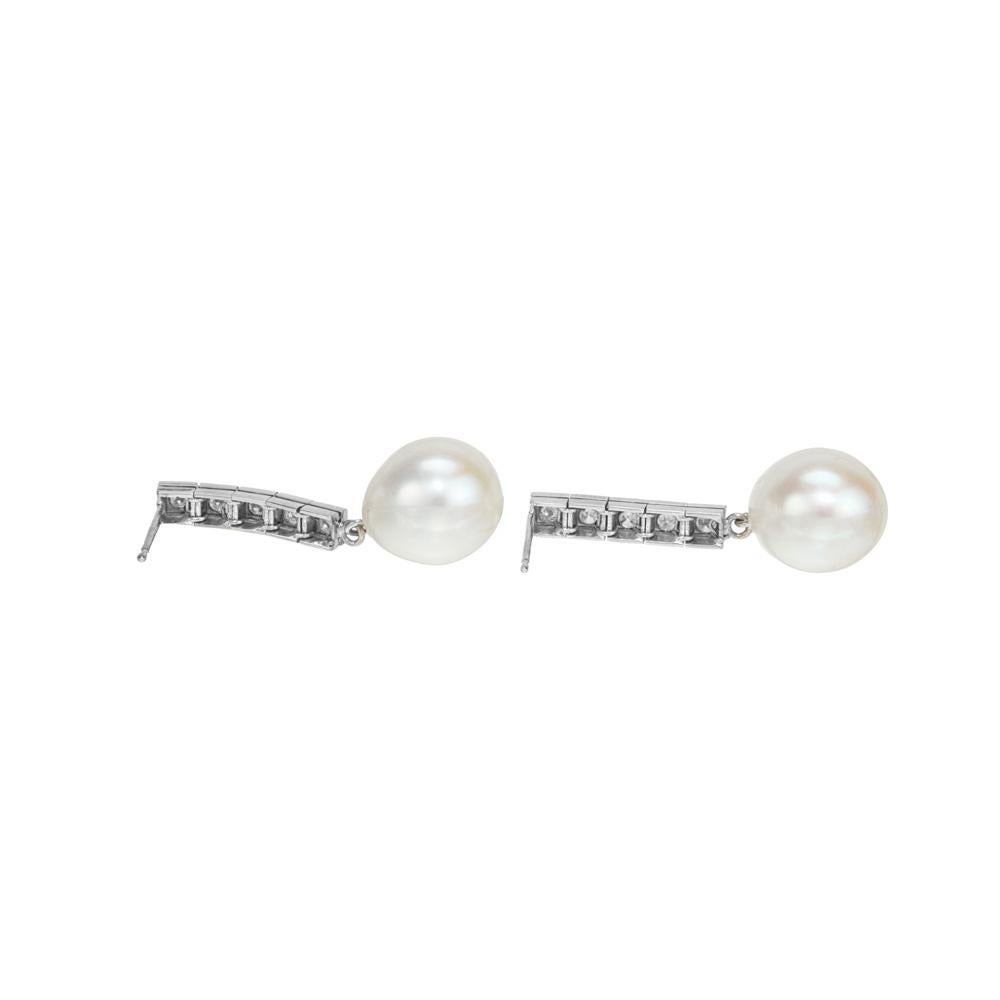 Boucles d'oreilles pendantes en or blanc avec perles d'eau douce et diamants de .40 carats  Pour femmes en vente