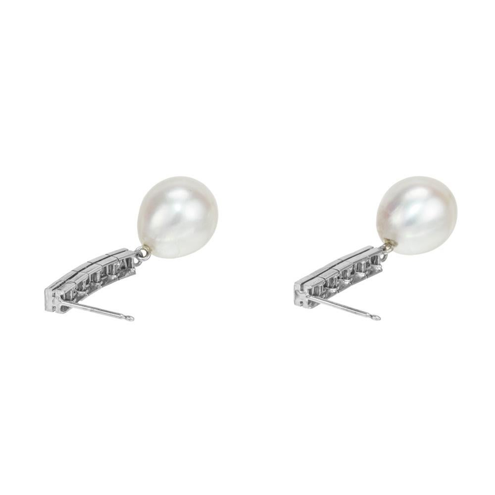 Boucles d'oreilles pendantes en or blanc avec perles d'eau douce et diamants de .40 carats  en vente 1