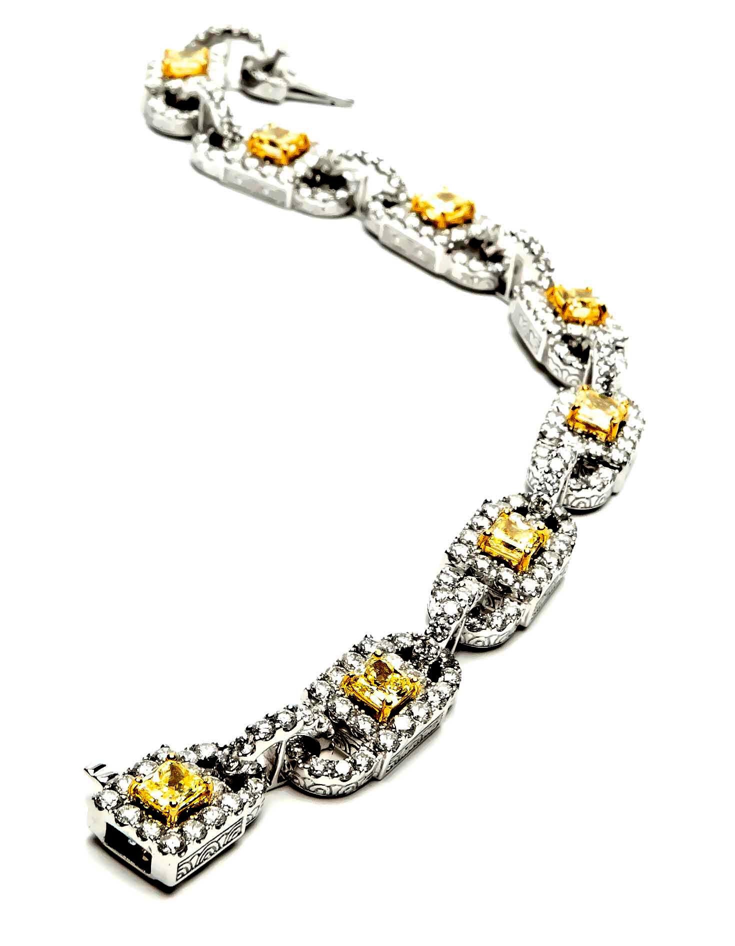 Contemporary 4.0 Carat Fancy Intense Yellow or VS1 Diamond Gold Link Bracelet For Sale