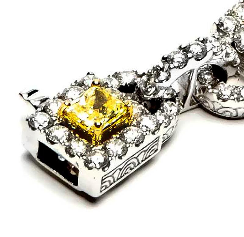Princess Cut 4.0 Carat Fancy Intense Yellow or VS1 Diamond Gold Link Bracelet For Sale