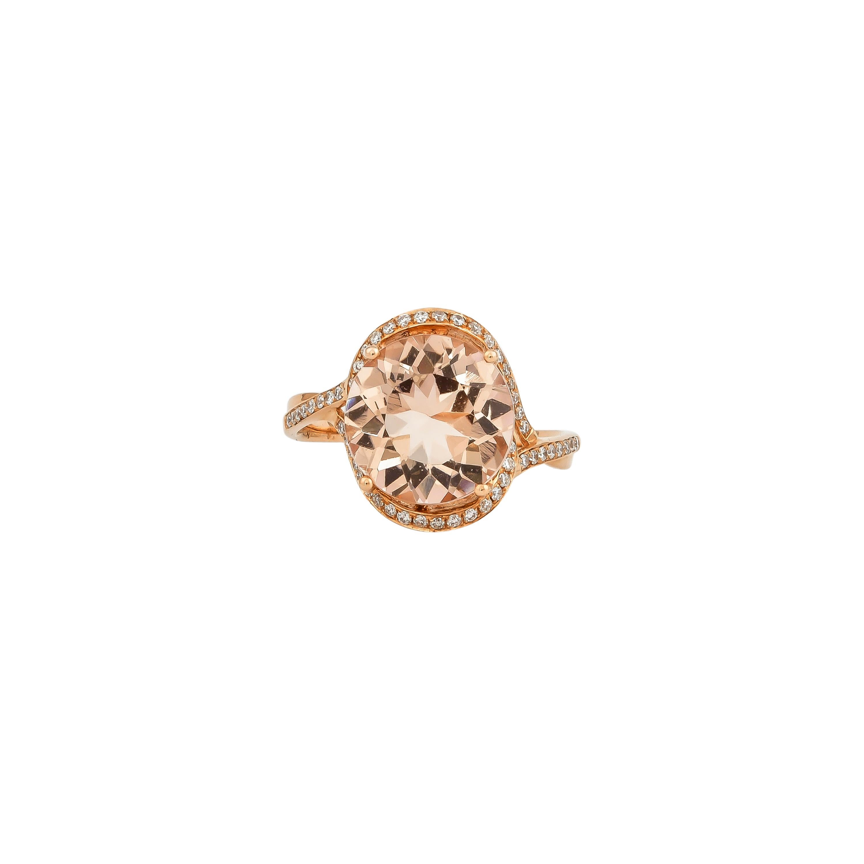 Contemporary 4.0 Carat Morganite and Diamond Ring in 18 Karat Rose Gold For Sale