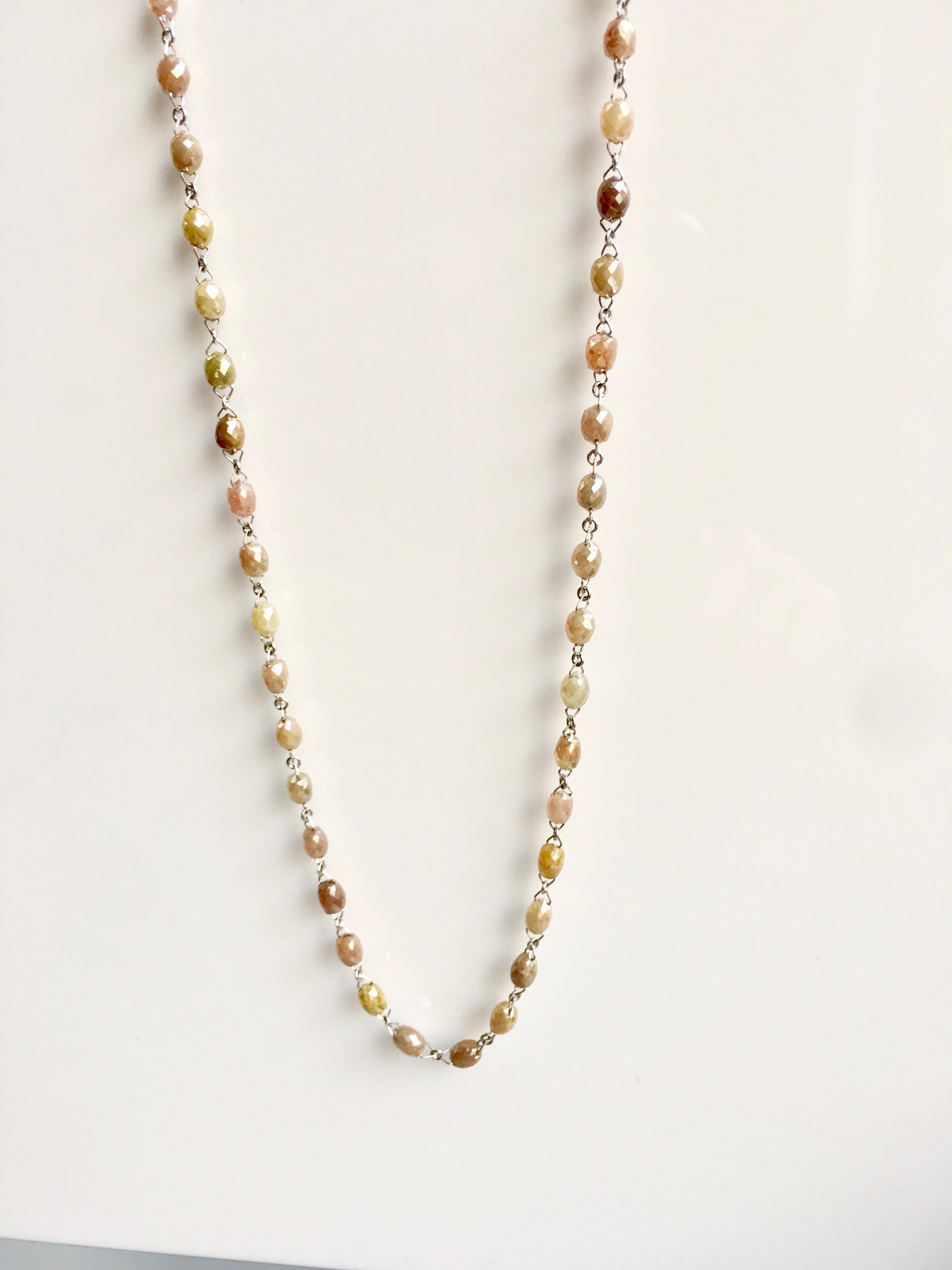 Perle Collier de perles de diamants multicolores fantaisie naturels de 40 carats en or 18 carats en vente