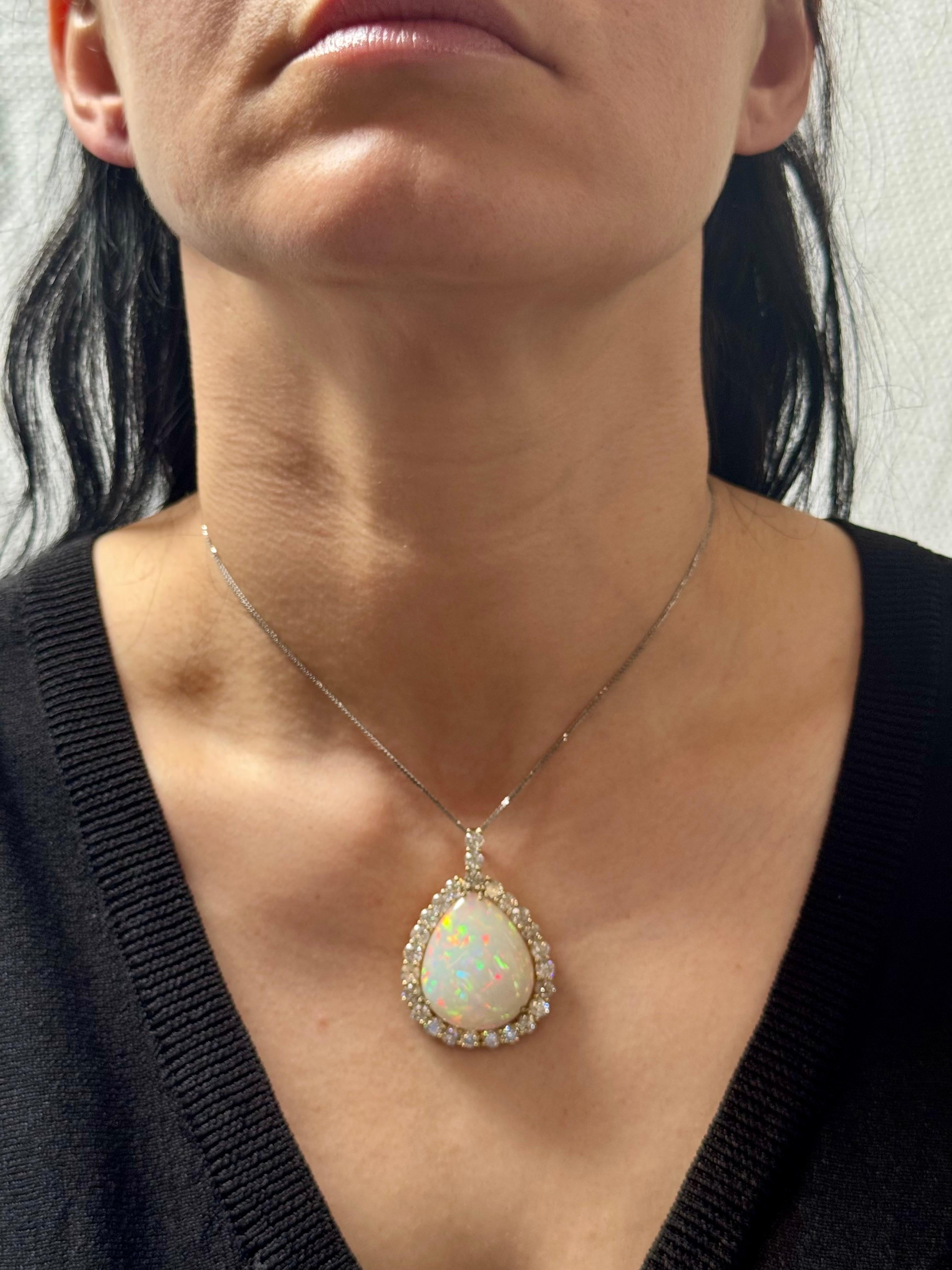Pendentif/collier en or jaune 14 carats, opale éthiopienne poire de 40 carats et diamants de 8 carats en vente 7