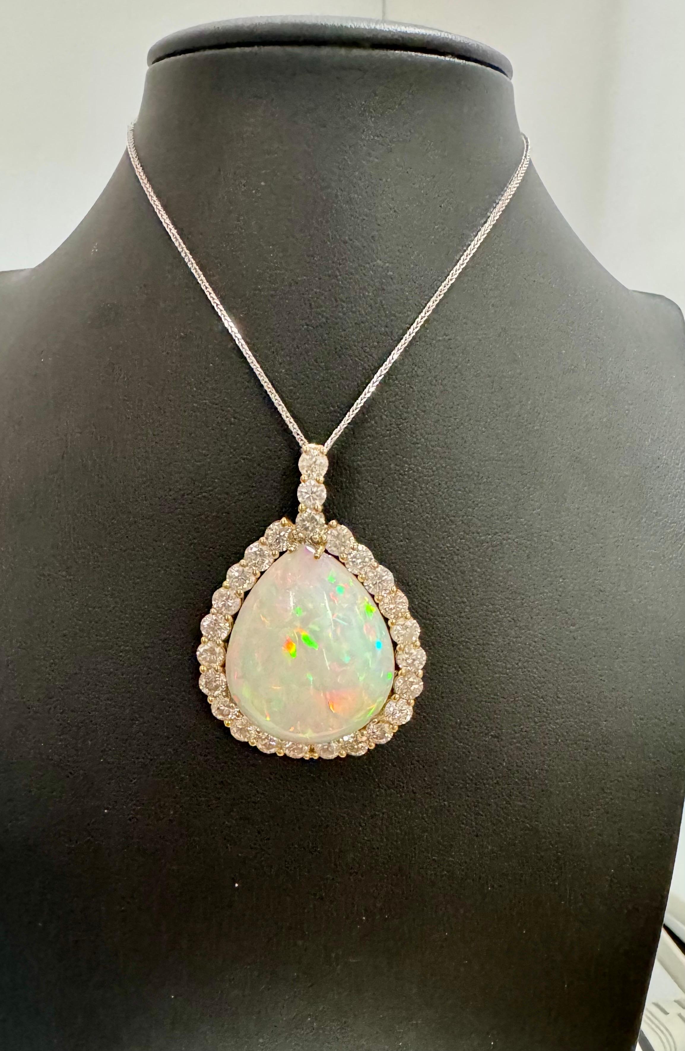 Pendentif/collier en or jaune 14 carats, opale éthiopienne poire de 40 carats et diamants de 8 carats en vente 3
