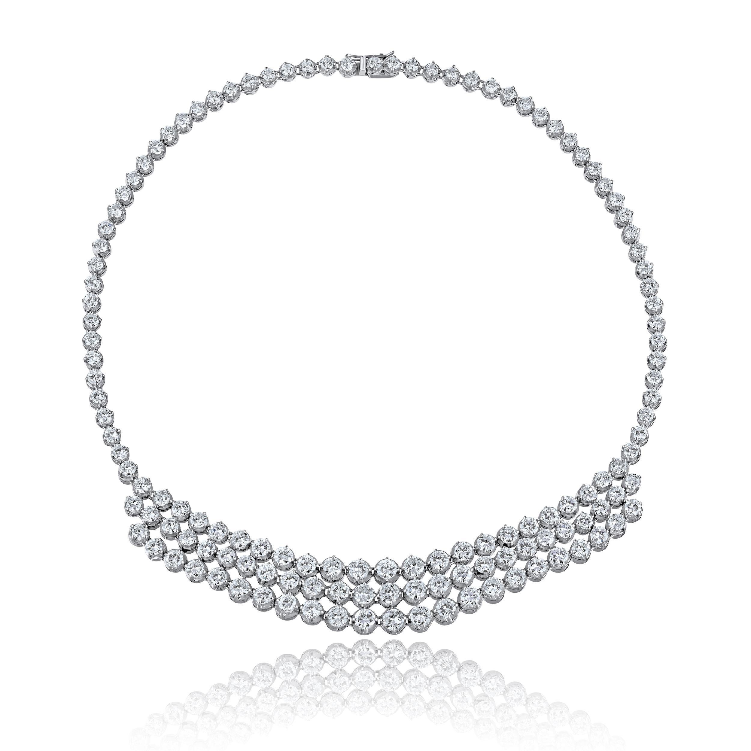 40 Carat Total Round Brilliant Cut Natural Diamond 3 Row Chandelier Necklace in Platinum 950 with 4-Prong Cupcake Setting.

Détails :
Type d'article : Collier Chandelier
Métal : Platine 950
Style de sertissage : Sertissage à pinces en forme de