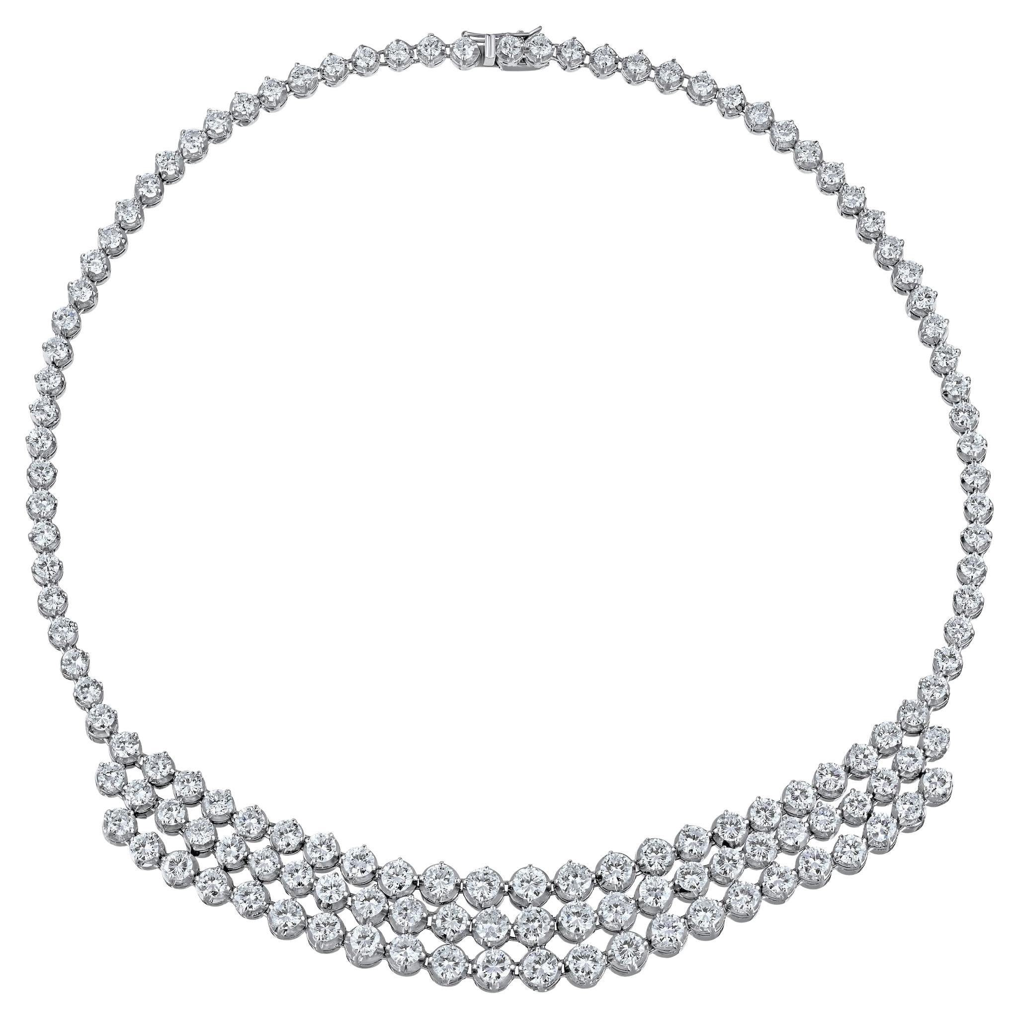 Collier lustre à 3 rangées de diamants ronds brillants de 40 carats en platine en vente