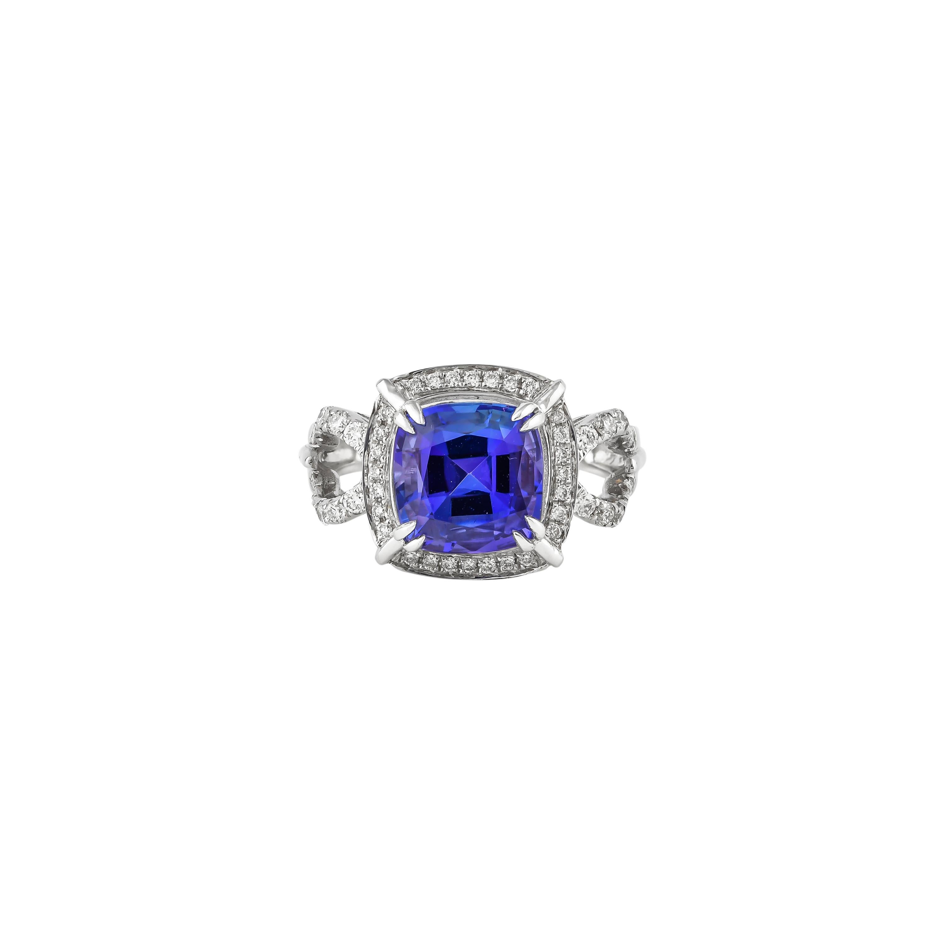 Contemporary 4.0 Carat Tanzanite and White Diamond Ring in 18 Karat White Gold For Sale