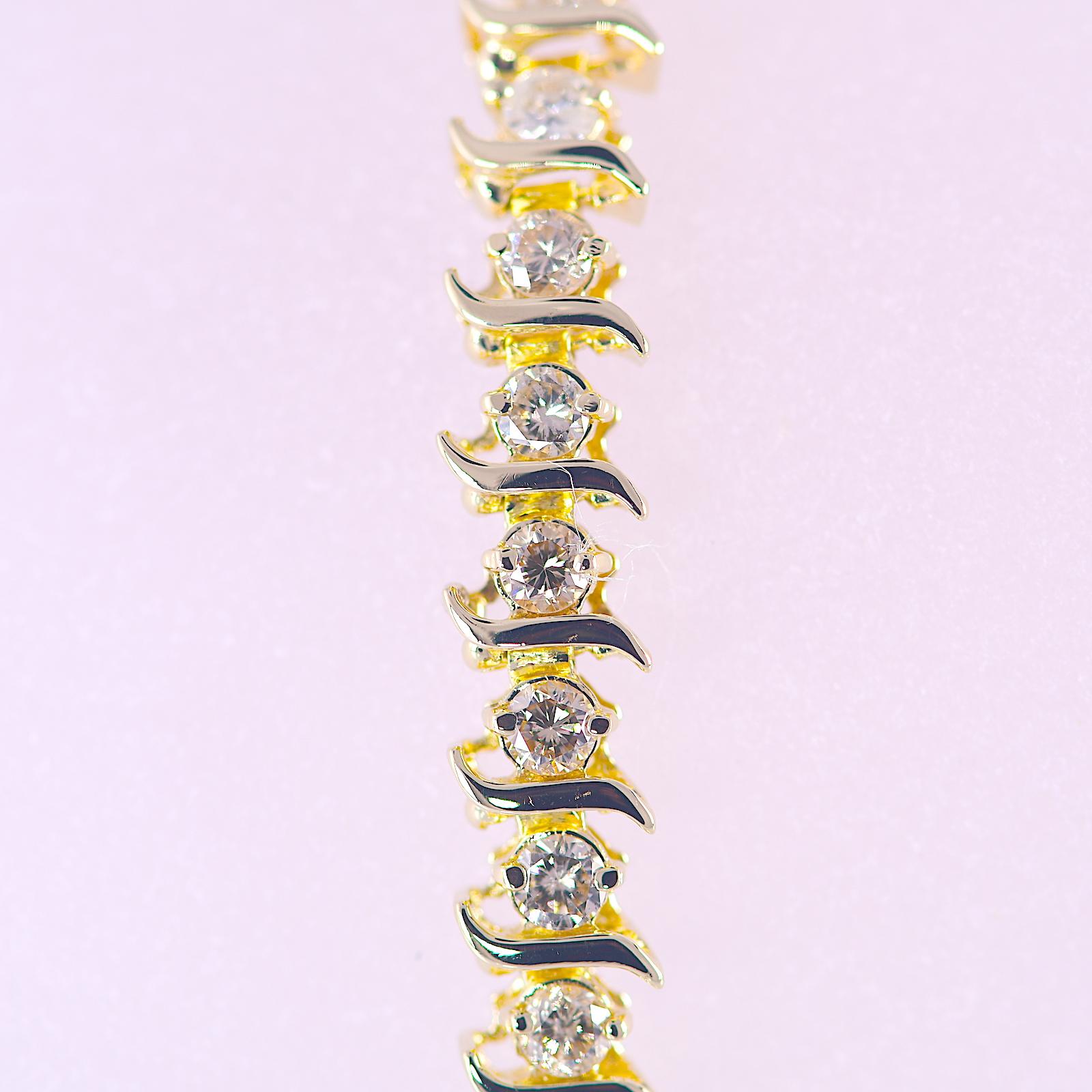 4 Carat Total Weight Natural Diamond Tennis Bracelet Yellow Gold 14K 13.40 grams 7 inch
 
Stones: Natural Diamond  TCW: 4  Color: Champagne   Clarity: SI1- I2   
Cut: Round
Metal: Yellow Gold 
Purity: 14K 
Size: 7 inch
Style: Tennis Bracelet 
Total
