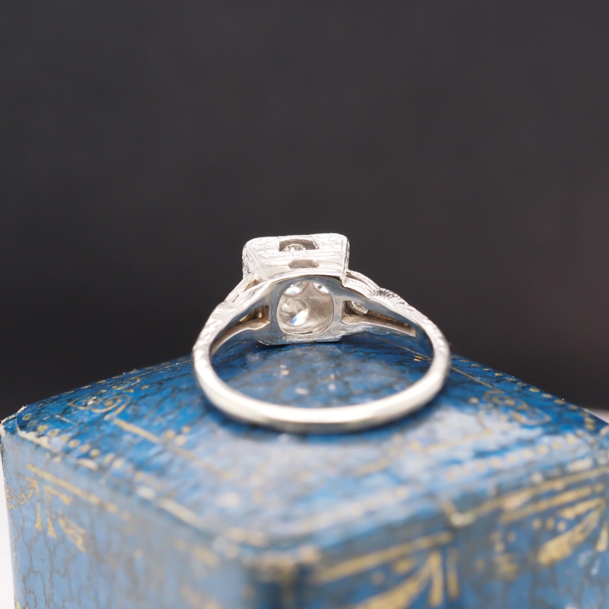 Bague de fiançailles en platine avec diamant d'un poids total de .40 carats Bon état - En vente à Atlanta, GA