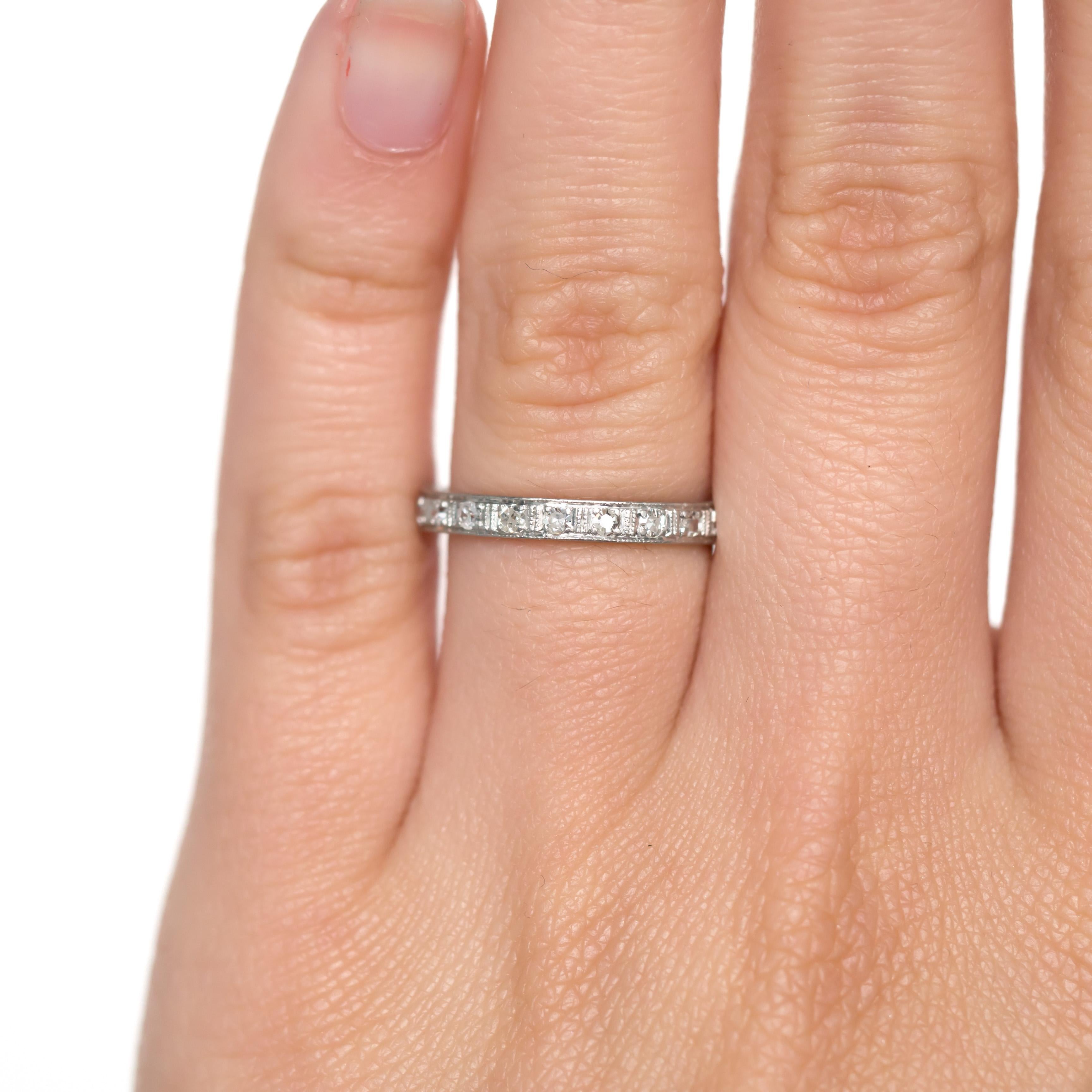 Alliance en or blanc avec diamants d'un poids total de 0,40 carat Excellent état - En vente à Hicksville, NY