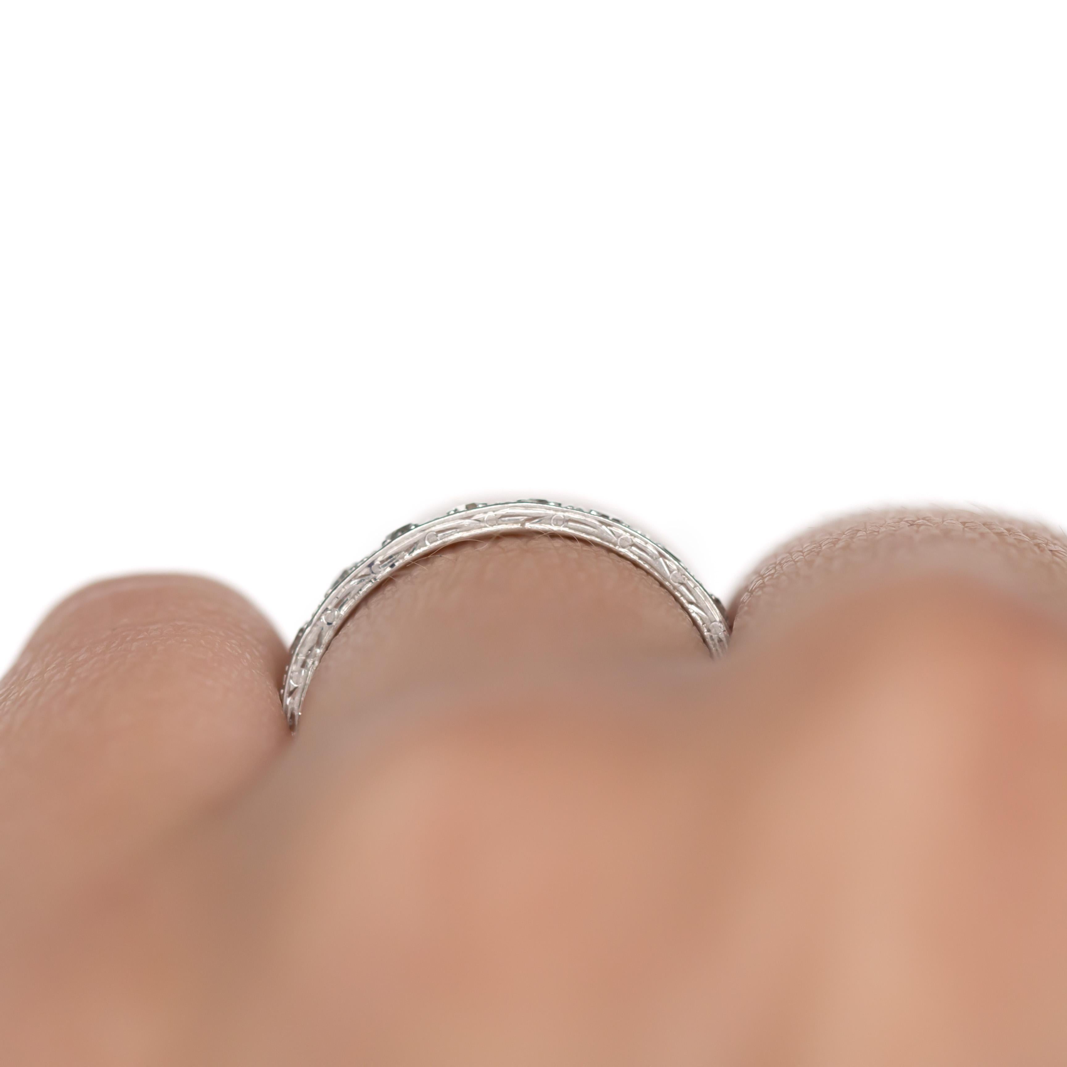 Alliance en or blanc avec diamants d'un poids total de 0,40 carat en vente 1