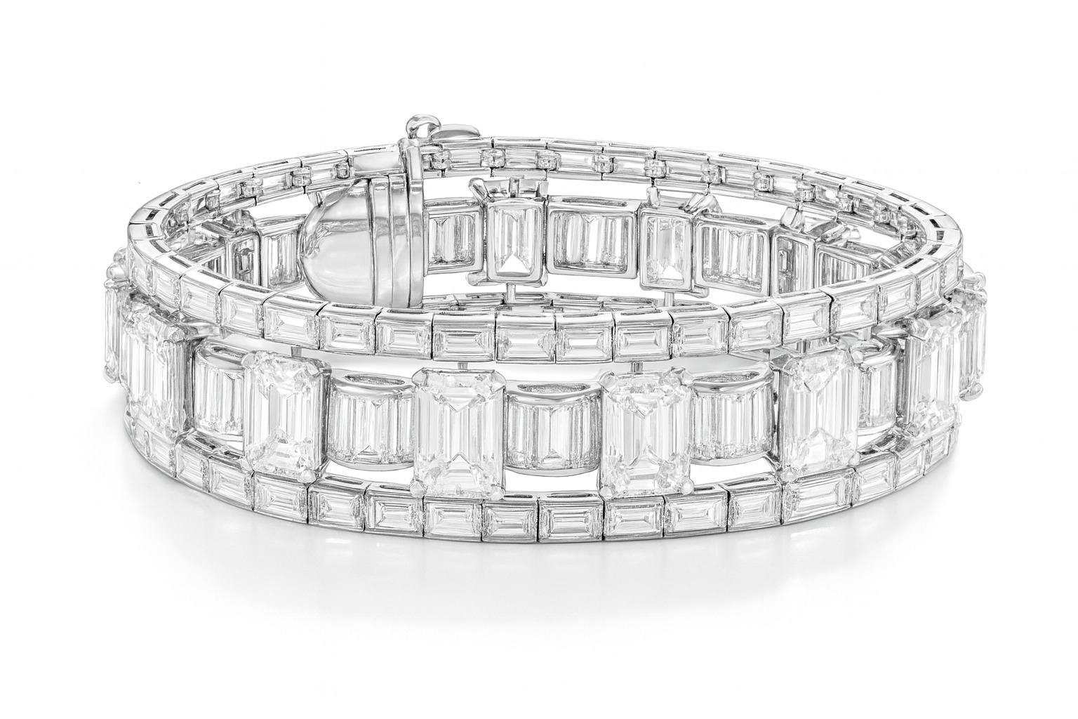 40 Carat Vintage GIA Certified Emerald Cut Diamond Bracelet In Excellent Condition For Sale In Chicago, IL