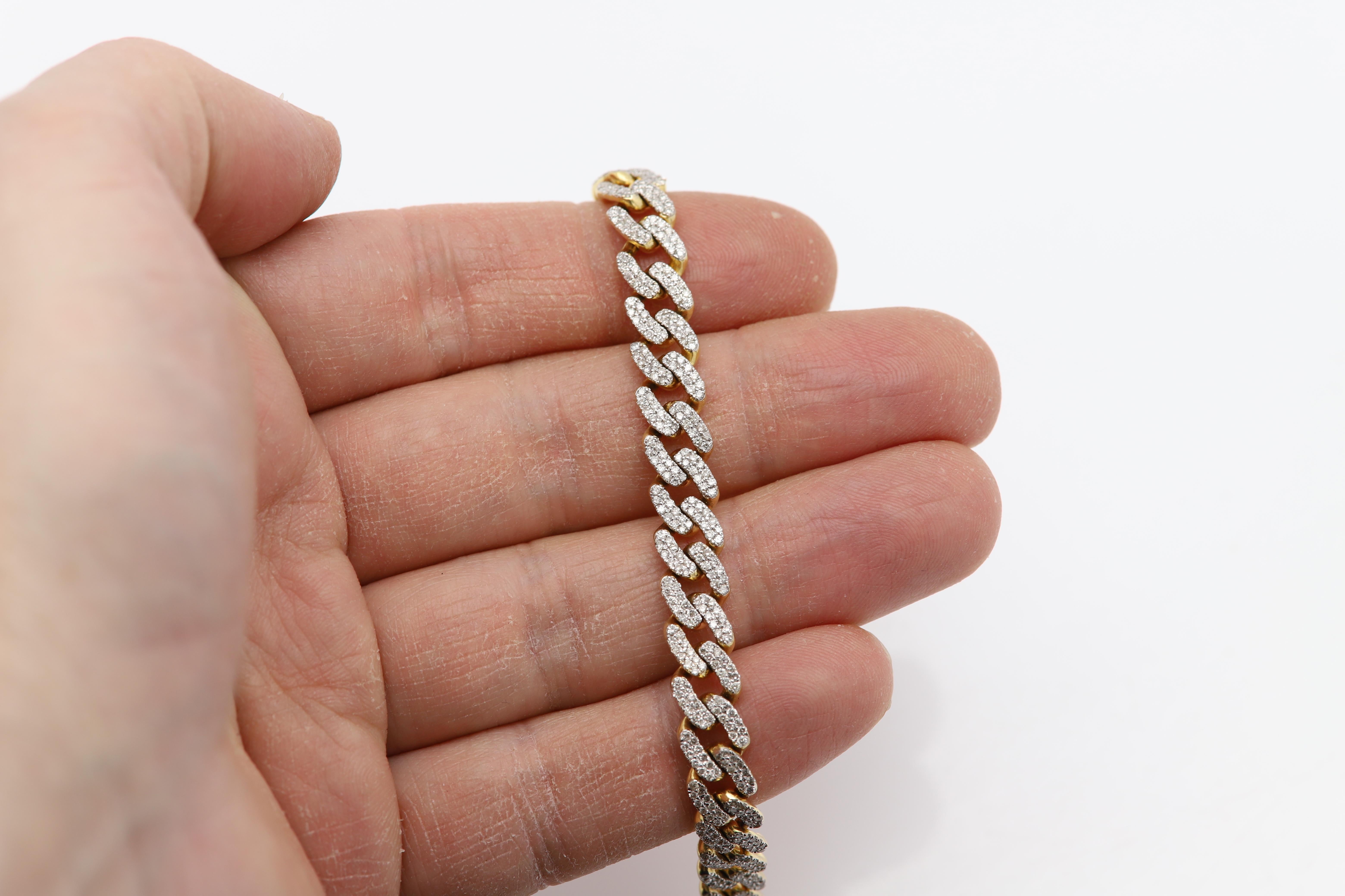 Bracelet à maillons cubains Ice Out
d'occasion, état neuf
Diamants naturels environ 4.0 + carat H-I-J-SI-I
Or véritable 14k environ 27,8 grammes
Longueur : 8' pouces
Largeur 8 mm
Triple verrouillage
Certificat d'évaluation/de laboratoire