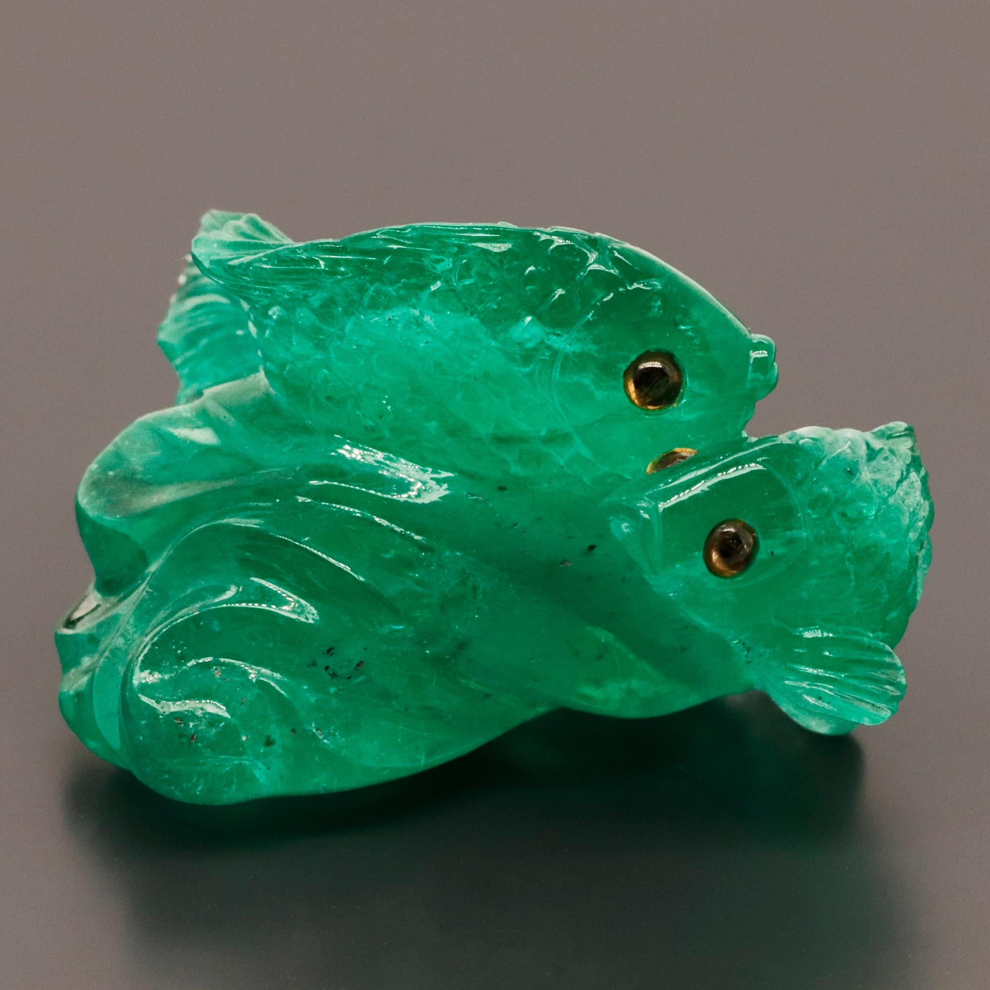 Mixed Cut 40 Ct Natural Emerald Fish Carving For Sale