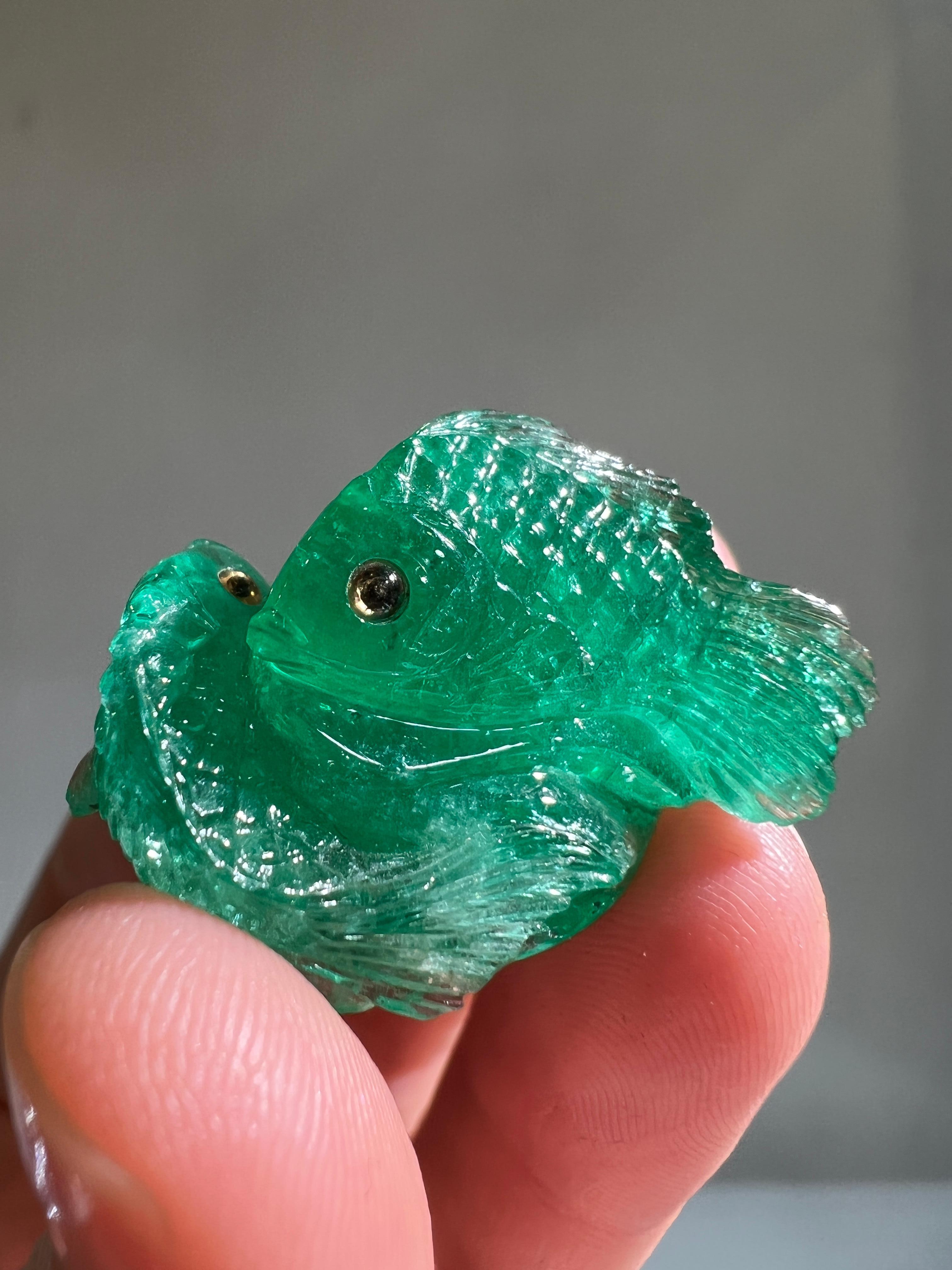 40 Ct Natural Emerald Fish Carving For Sale 1