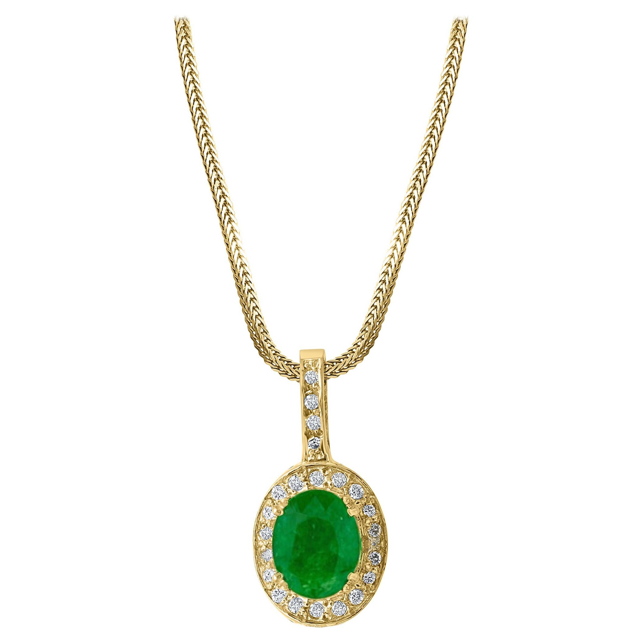 Chaîne pendentif en or jaune 14 carats avec diamants et émeraudes de forme ovale naturelle de 4,0 carats