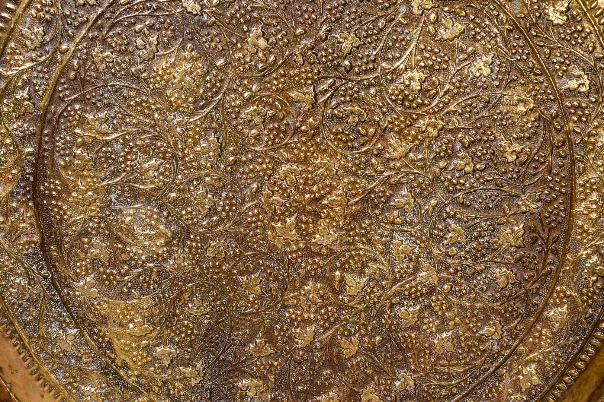 Moroccan Brass Tray with Foliate Design and Scalloped Edge In Good Condition In Troy, MI