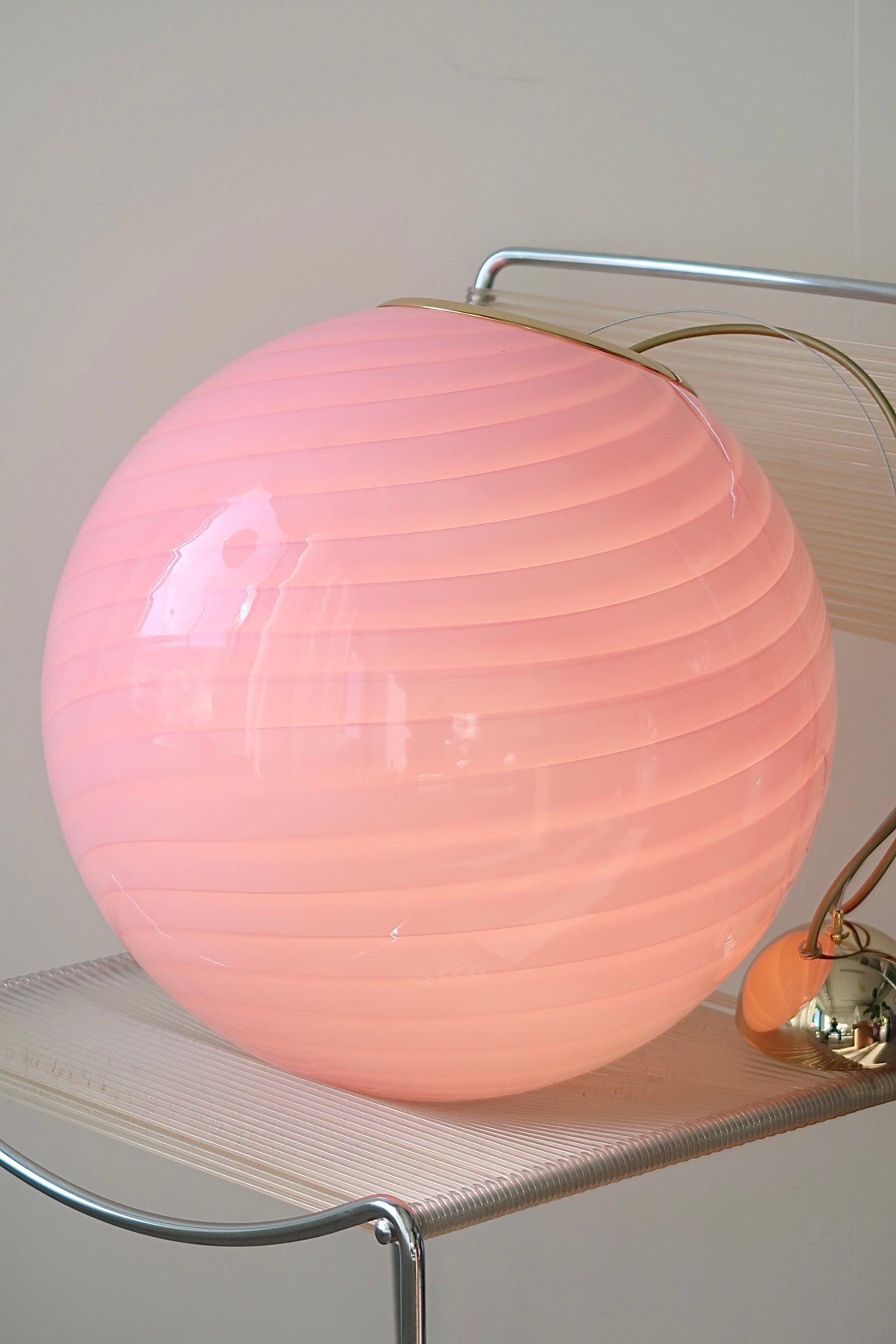 Ø40 Large Murano pendant bubble gum pink swirl glass, mouth blown in Italy  In New Condition For Sale In Copenhagen, DK