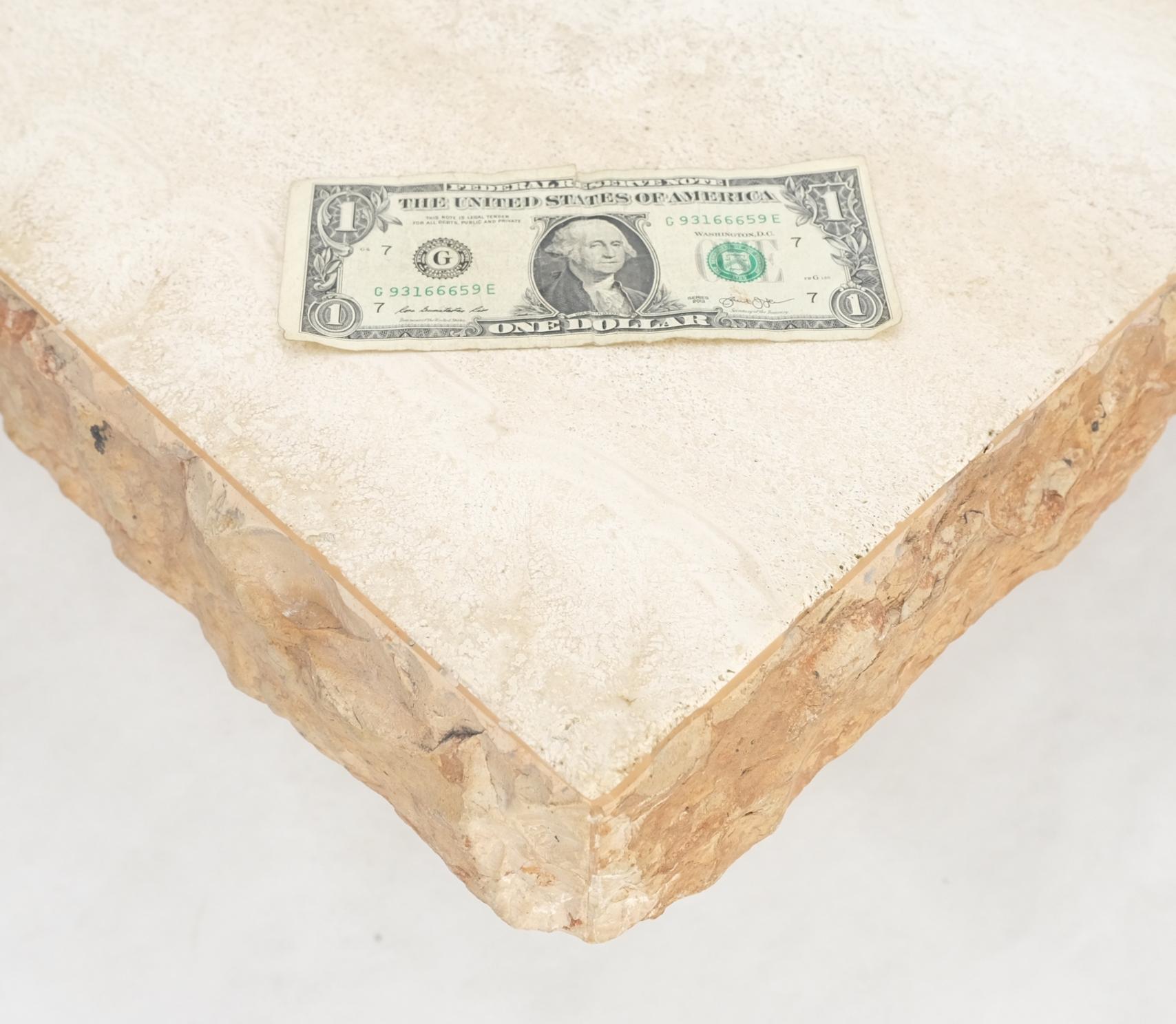 Table basse carrée en travertin mi-siècle moderne à bord vif, Italie en vente 3