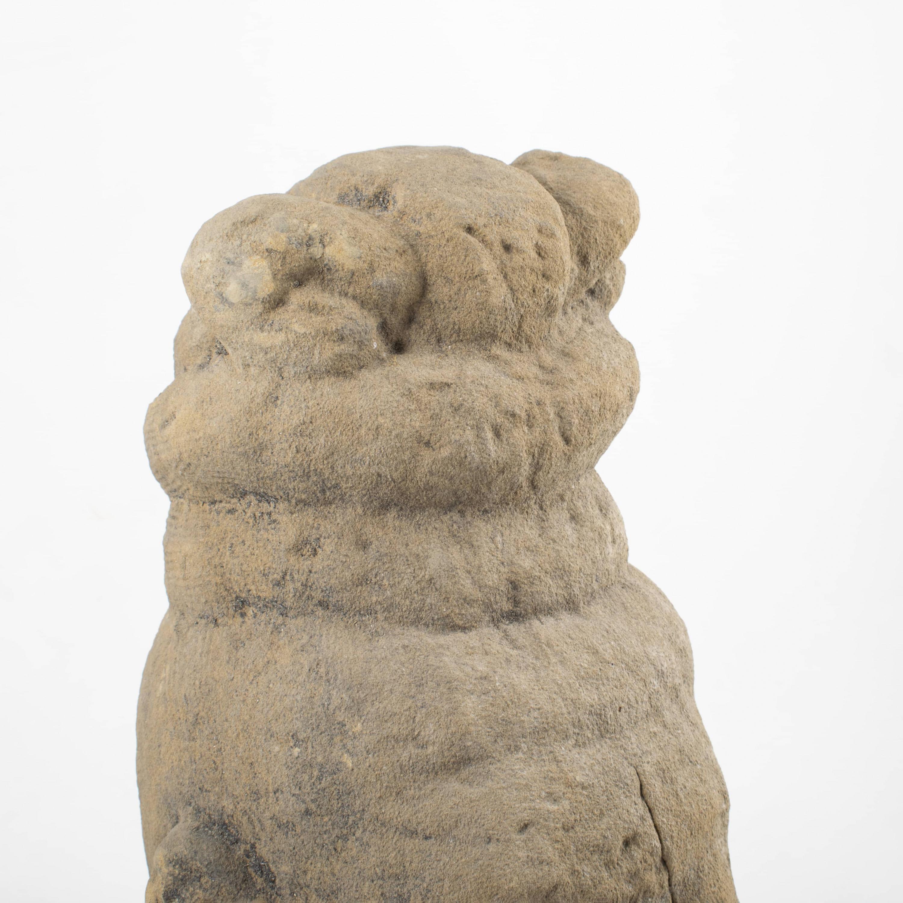400-500 Jahre alter weiblicher Kopf  In Sandstein im Angebot 1