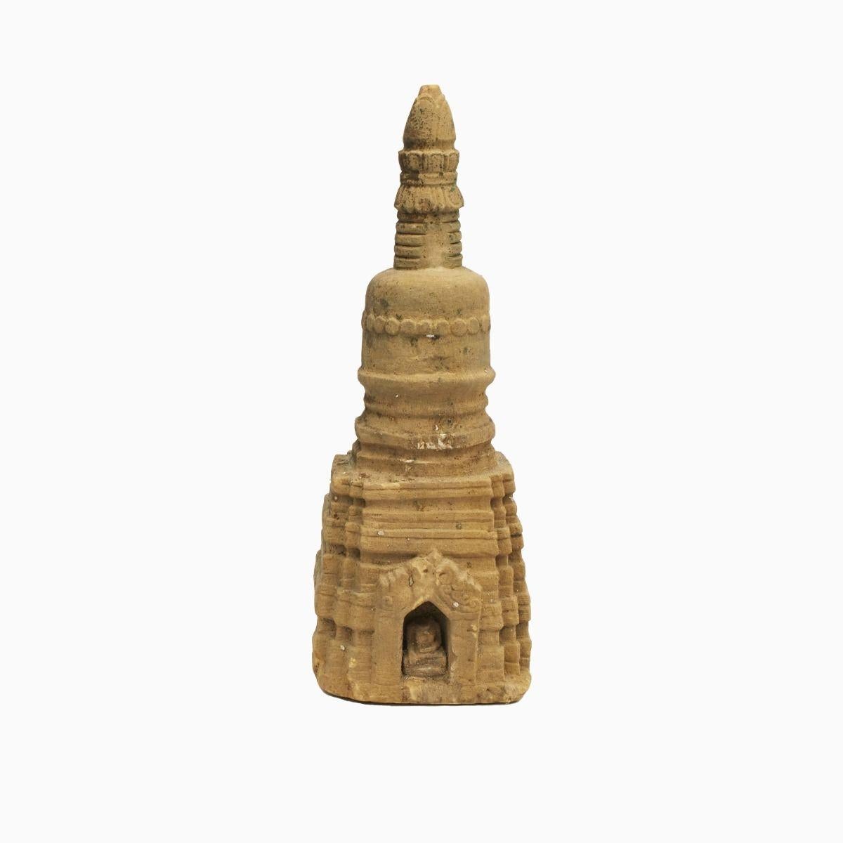 Sculpture pagode de Stupa en grès birman ancien de 400 à 600 ans en vente 2