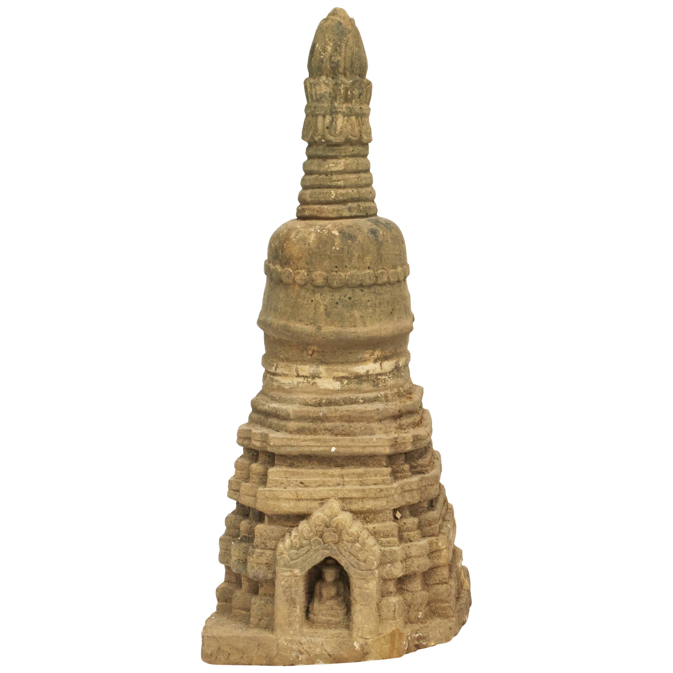 Sculpture pagode de Stupa en grès birman ancien de 400 à 600 ans