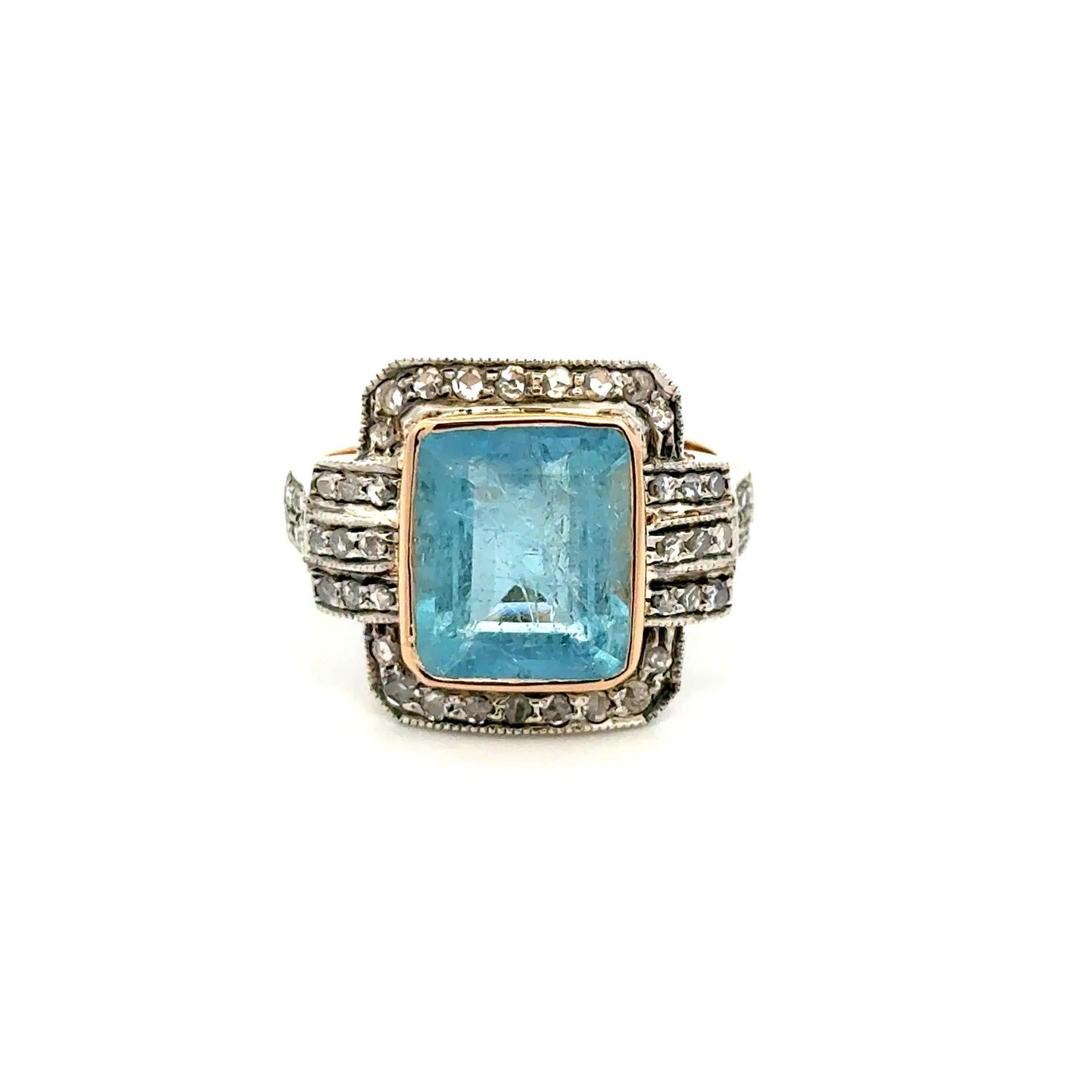 4.00 Carat Aquamarine and Diamond Gold Vintage Ring Corte mixto en venta
