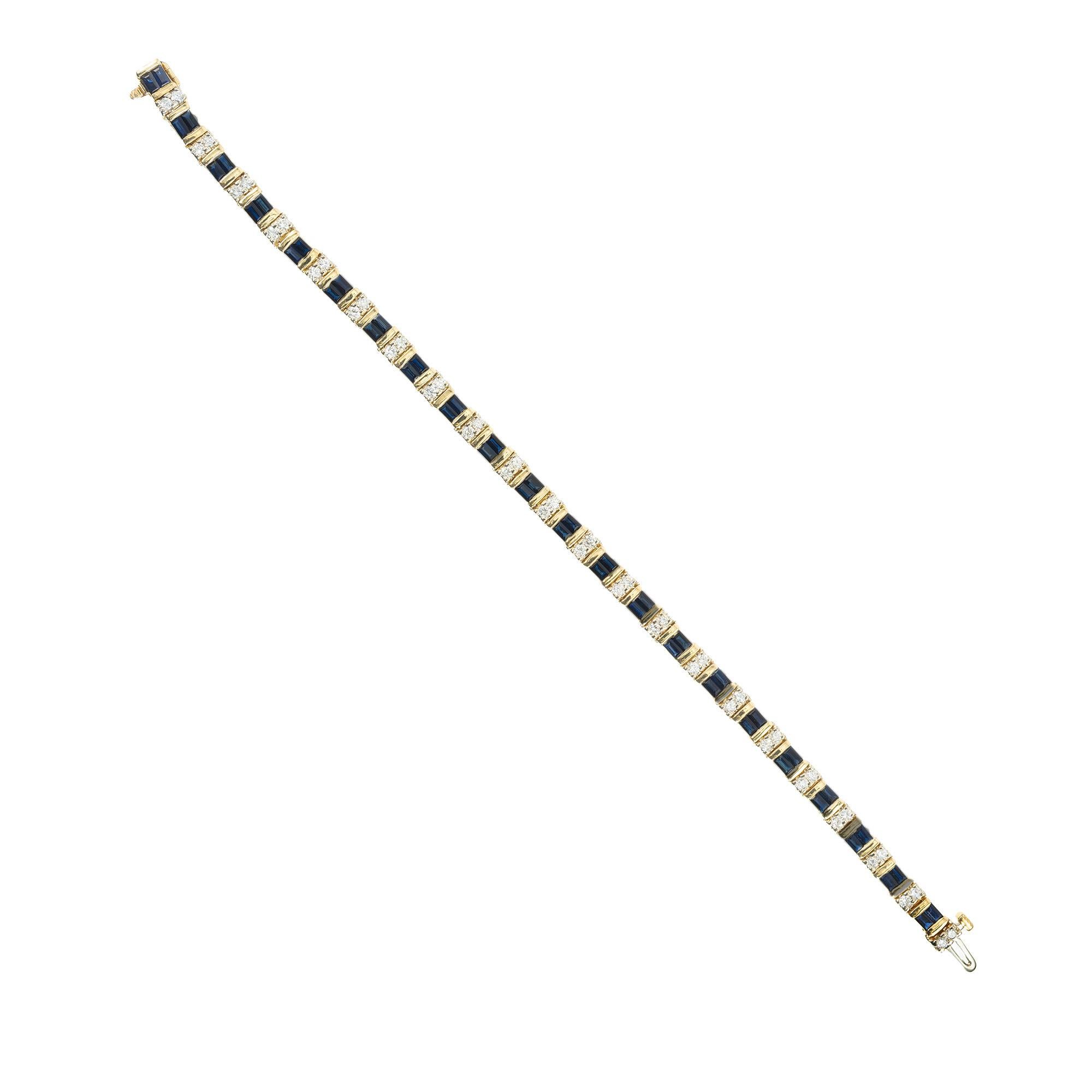 Taille baguette 4.00 Carat Baguette Sapphire Round Diamond Two Tone Gold Link Bracelet en vente