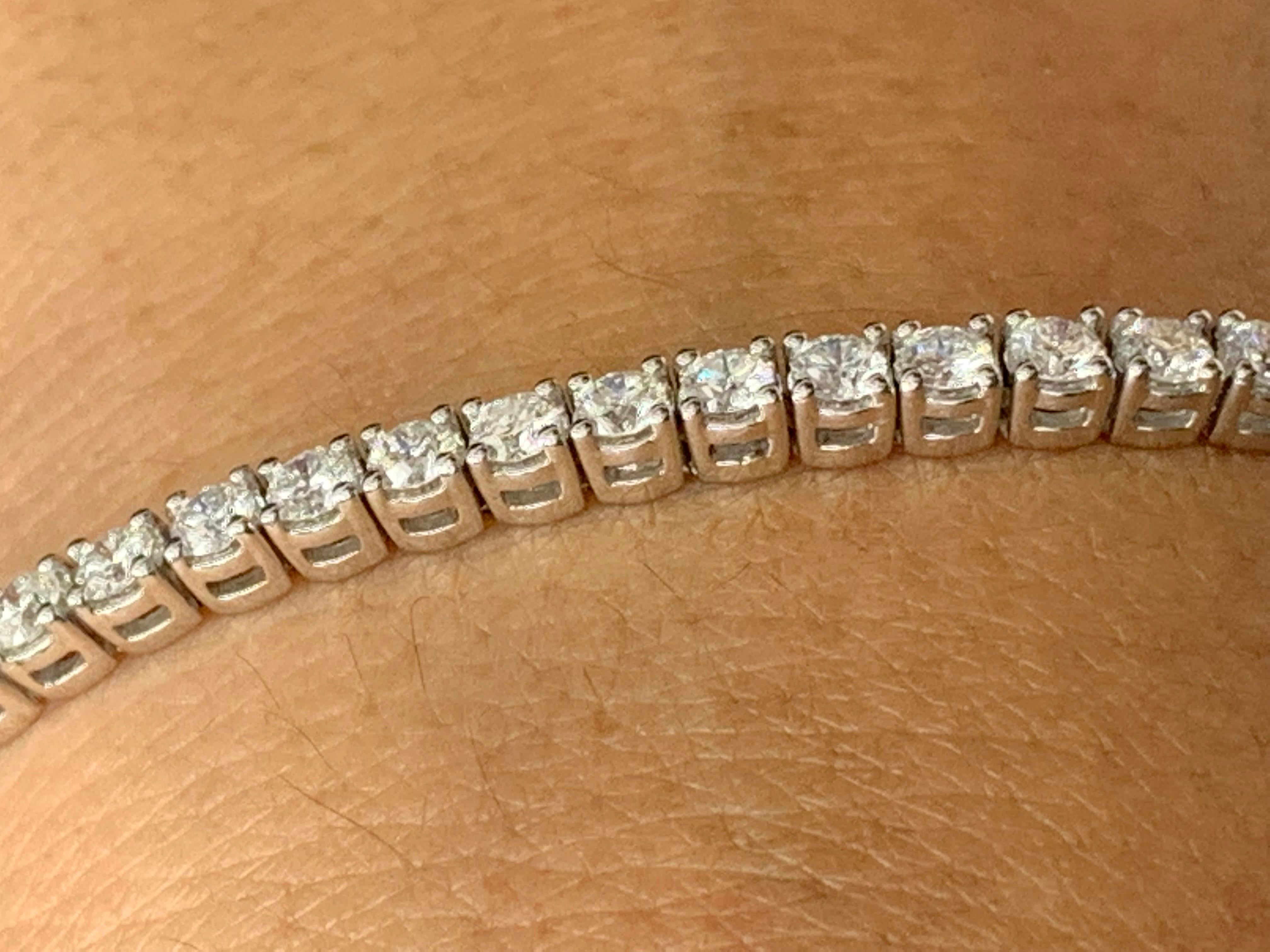 Round Cut 4.00 Carat Brilliant Cut Round Diamond Tennis Bracelet in 14K White Gold For Sale