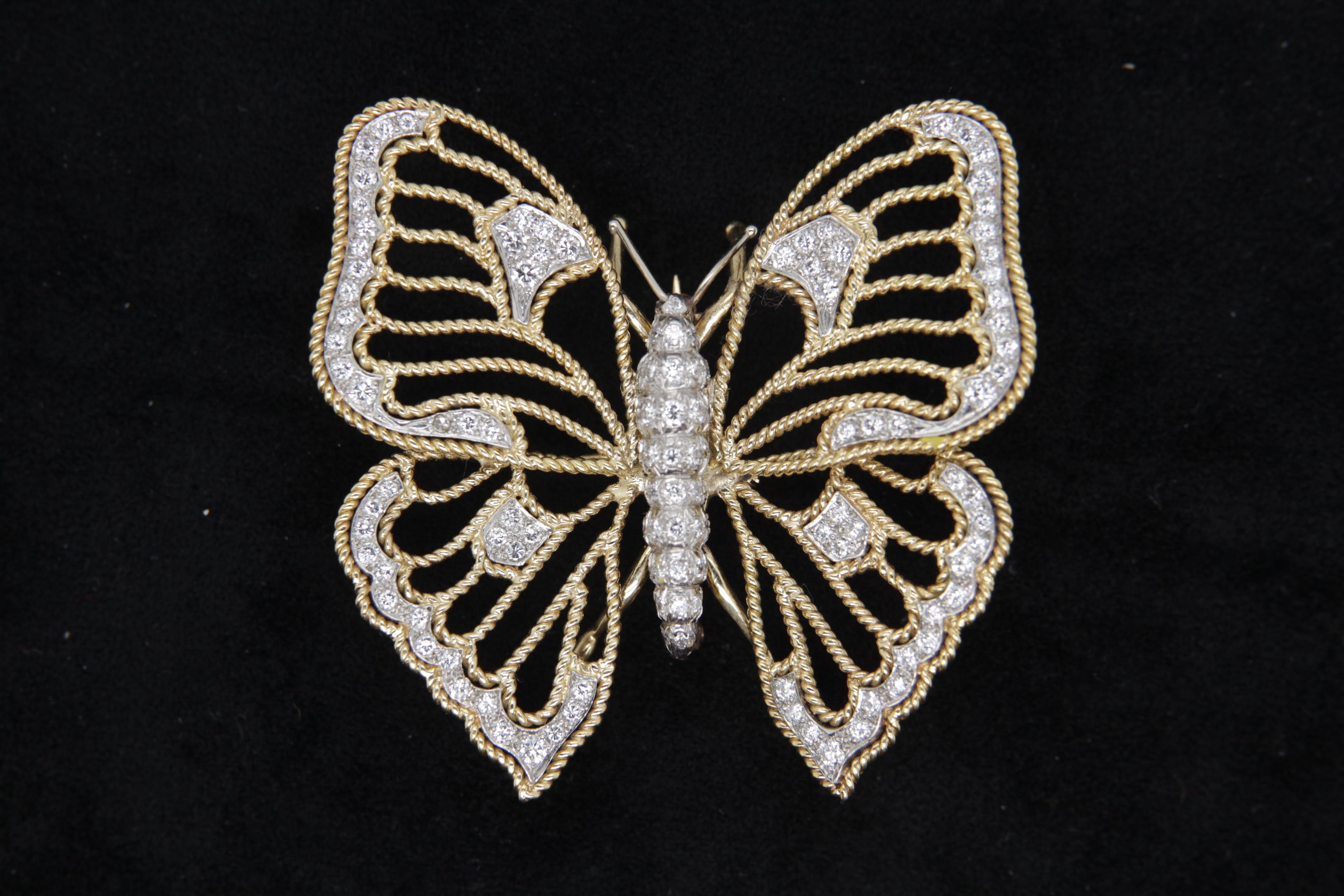 A brand new diamond brooch in 18 karat gold. The diamond weight is 4.00 carat and total brooch weight is 21.29 grams.