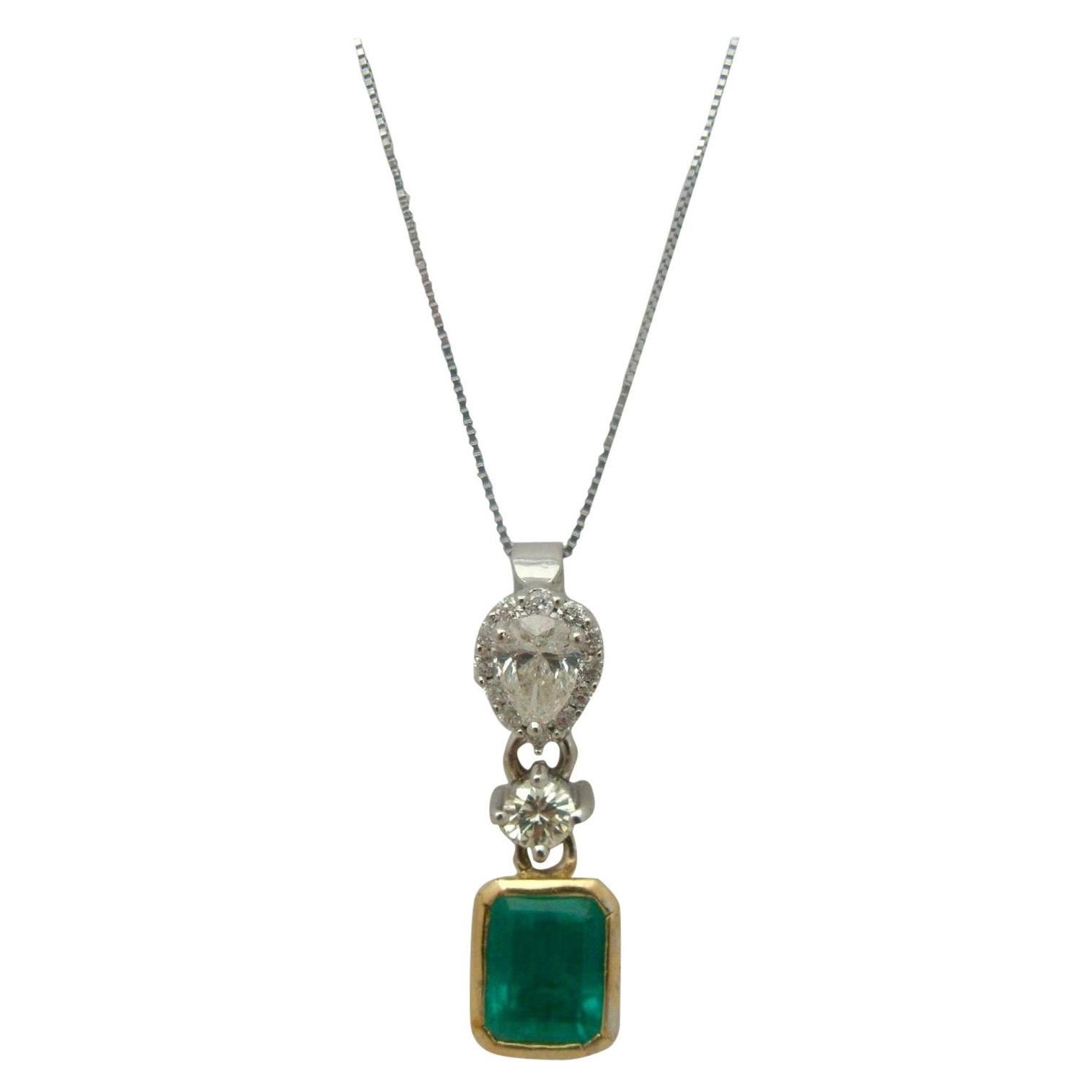 4.00 Carat Natural Emerald and Diamond Pendant 18 Karat Gold For Sale