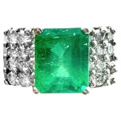 4.00 Carat Colombian Emerald and Diamond Ring 18kt. White Gold VS Quality