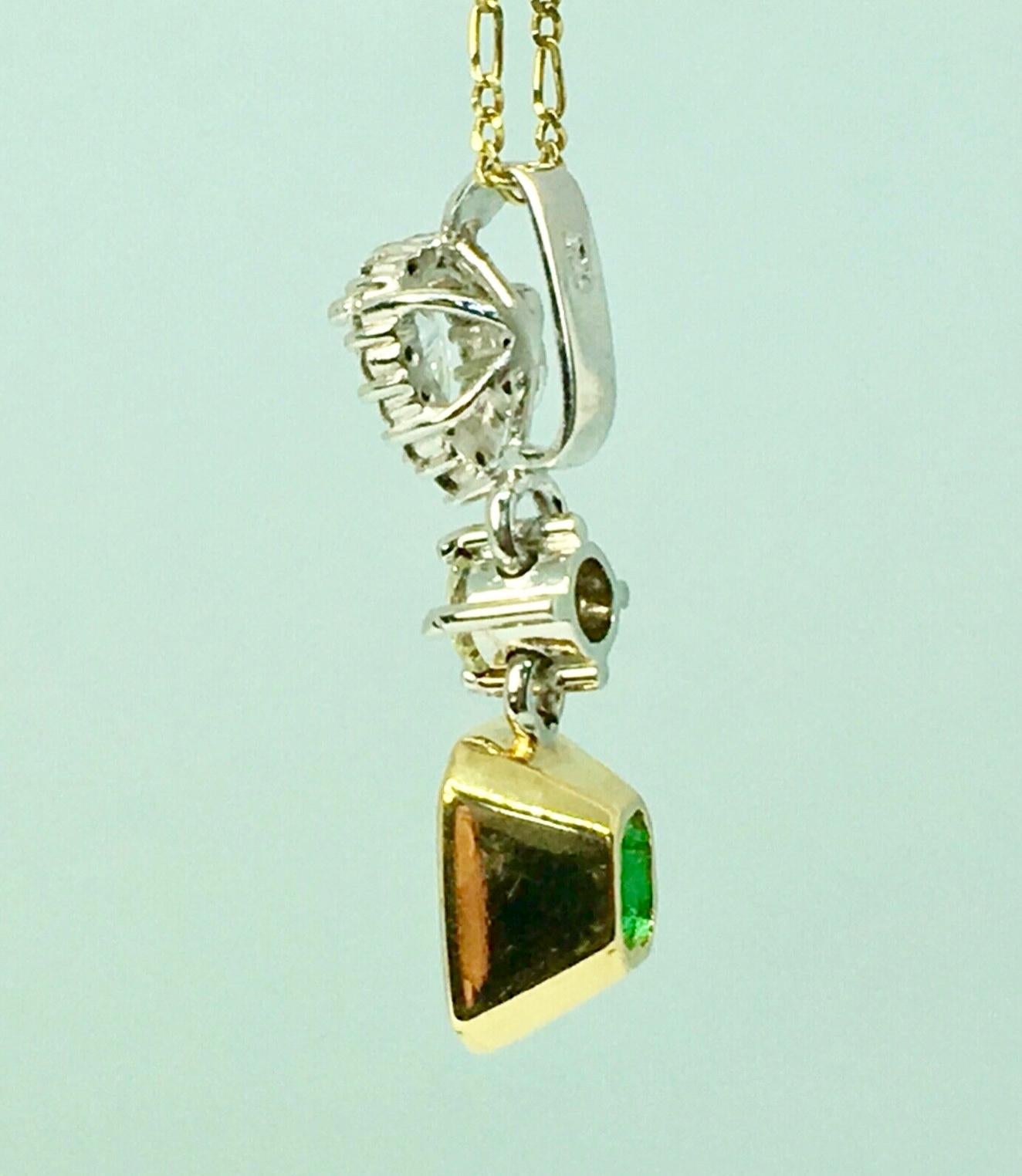 4.00 Carat Natural Emerald and Diamond Pendant 18 Karat Gold For Sale 3