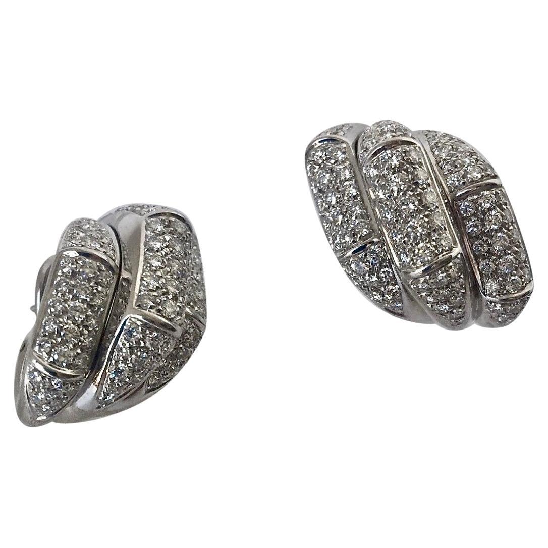 Pendientes de clip con diamantes de 4,00 quilates y oro blanco de 18 quilates Corte redondo en venta