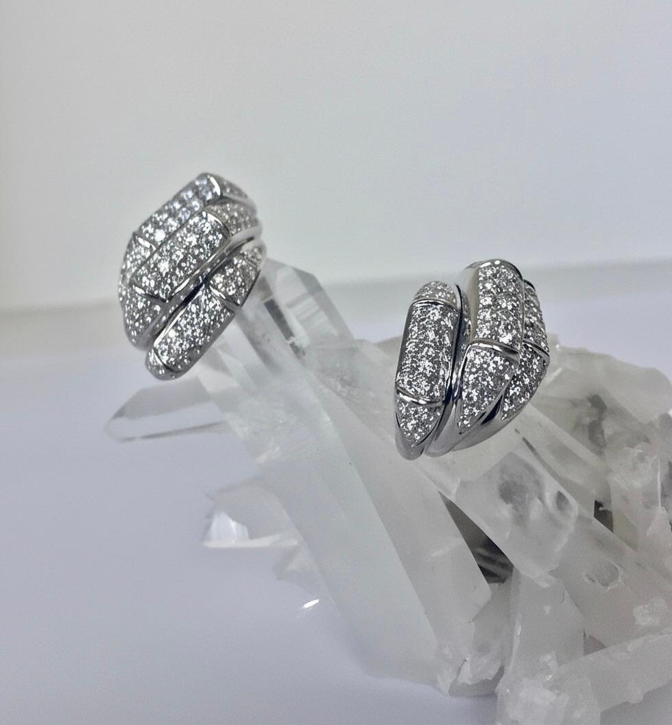 Contemporain Boucles d'oreilles à clip en or blanc 18 carats avec diamant de 4,00 carats en vente